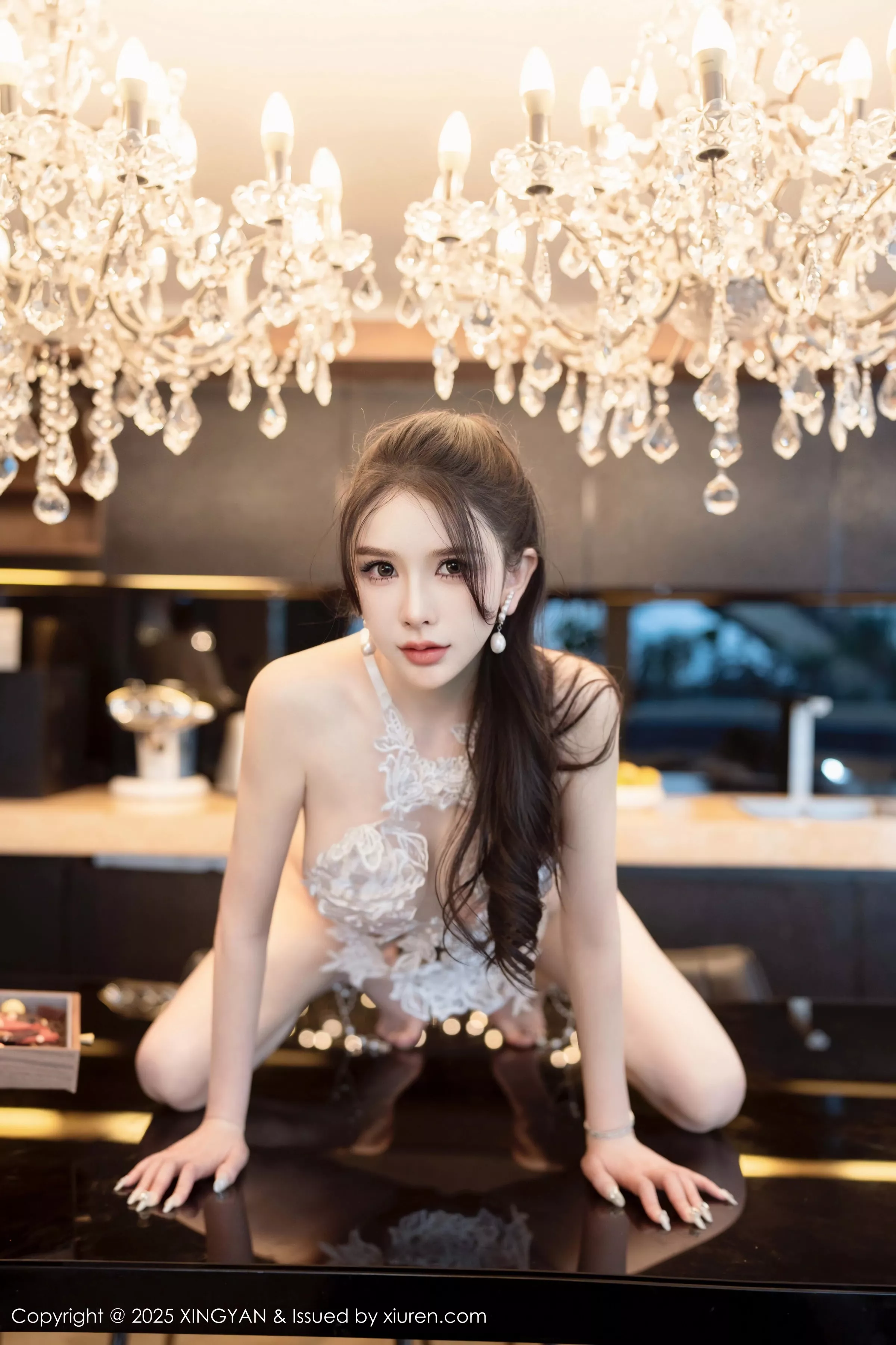 Xgyw.Org_[XINGYAN星颜社]VOL.341_女神李丽莎性感白色蕾丝内衣配白丝吊袜秀完美身材诱惑写真82P