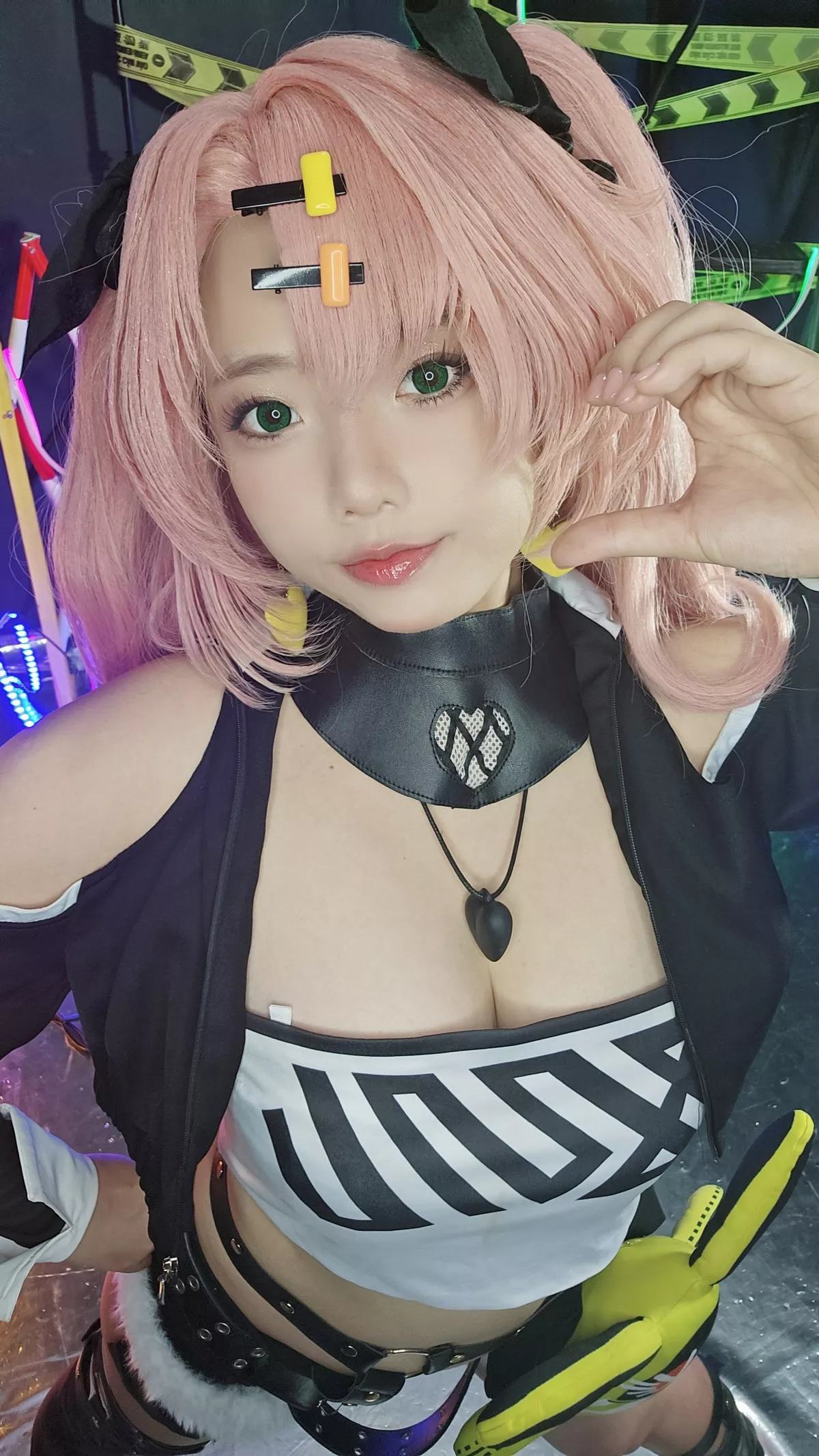 Xgyw.Org_越南小姐姐Messie Huang-Nicole主题性感黑色皮质情趣服饰露豪乳胶带遮点惹火诱惑写真88P
