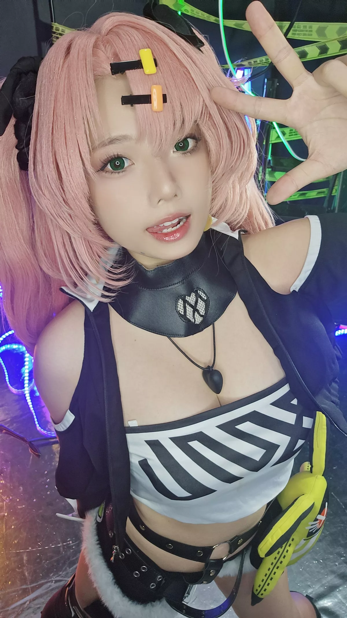 Xgyw.Org_越南小姐姐Messie Huang-Nicole主题性感黑色皮质情趣服饰露豪乳胶带遮点惹火诱惑写真88P