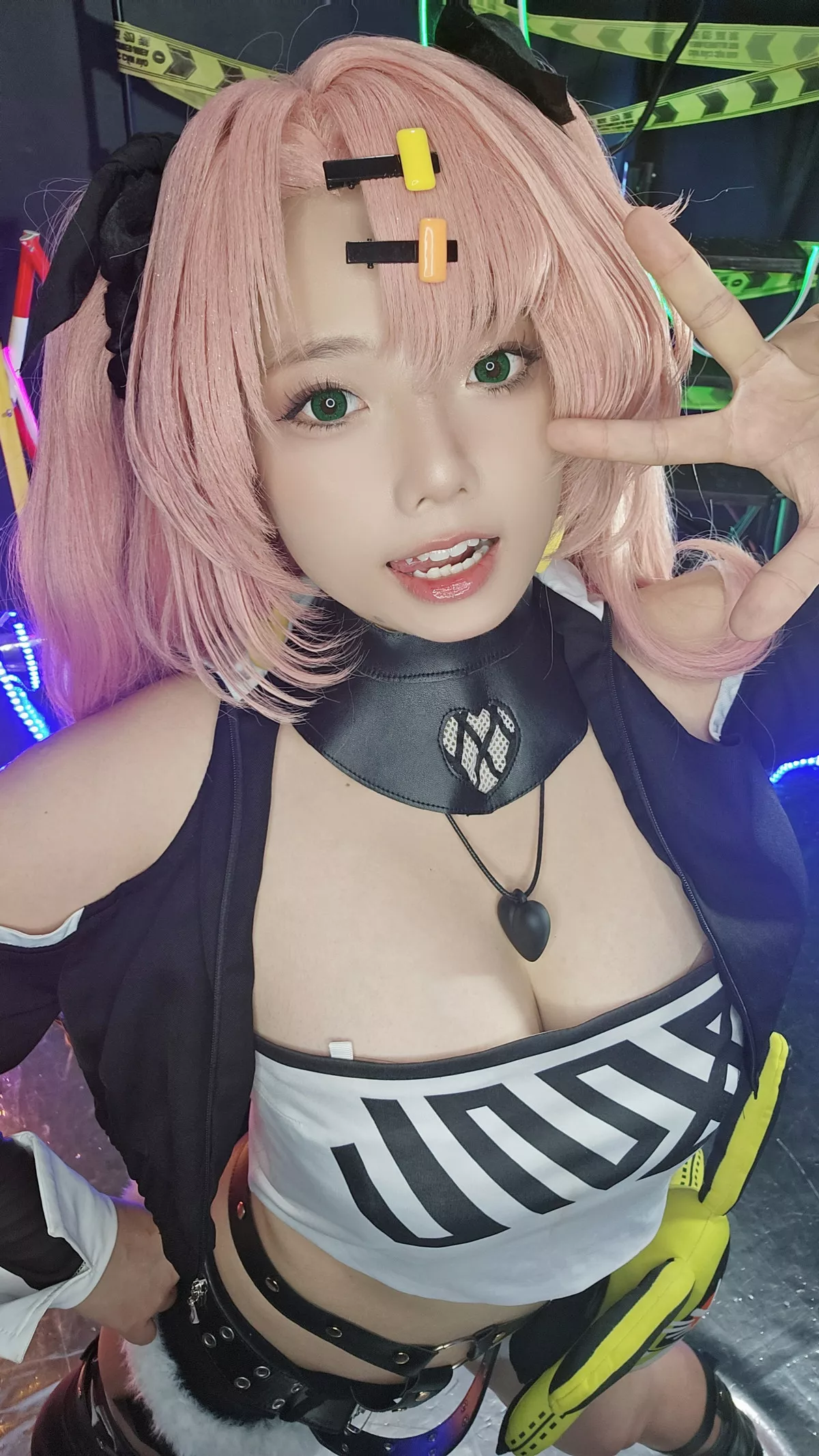 Xgyw.Org_越南小姐姐Messie Huang-Nicole主题性感黑色皮质情趣服饰露豪乳胶带遮点惹火诱惑写真88P