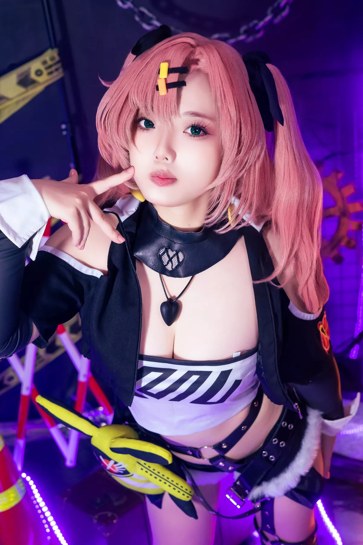 Xgyw.Org_越南小姐姐Messie Huang-Nicole主题性感黑色皮质情趣服饰露豪乳胶带遮点惹火诱惑写真88P