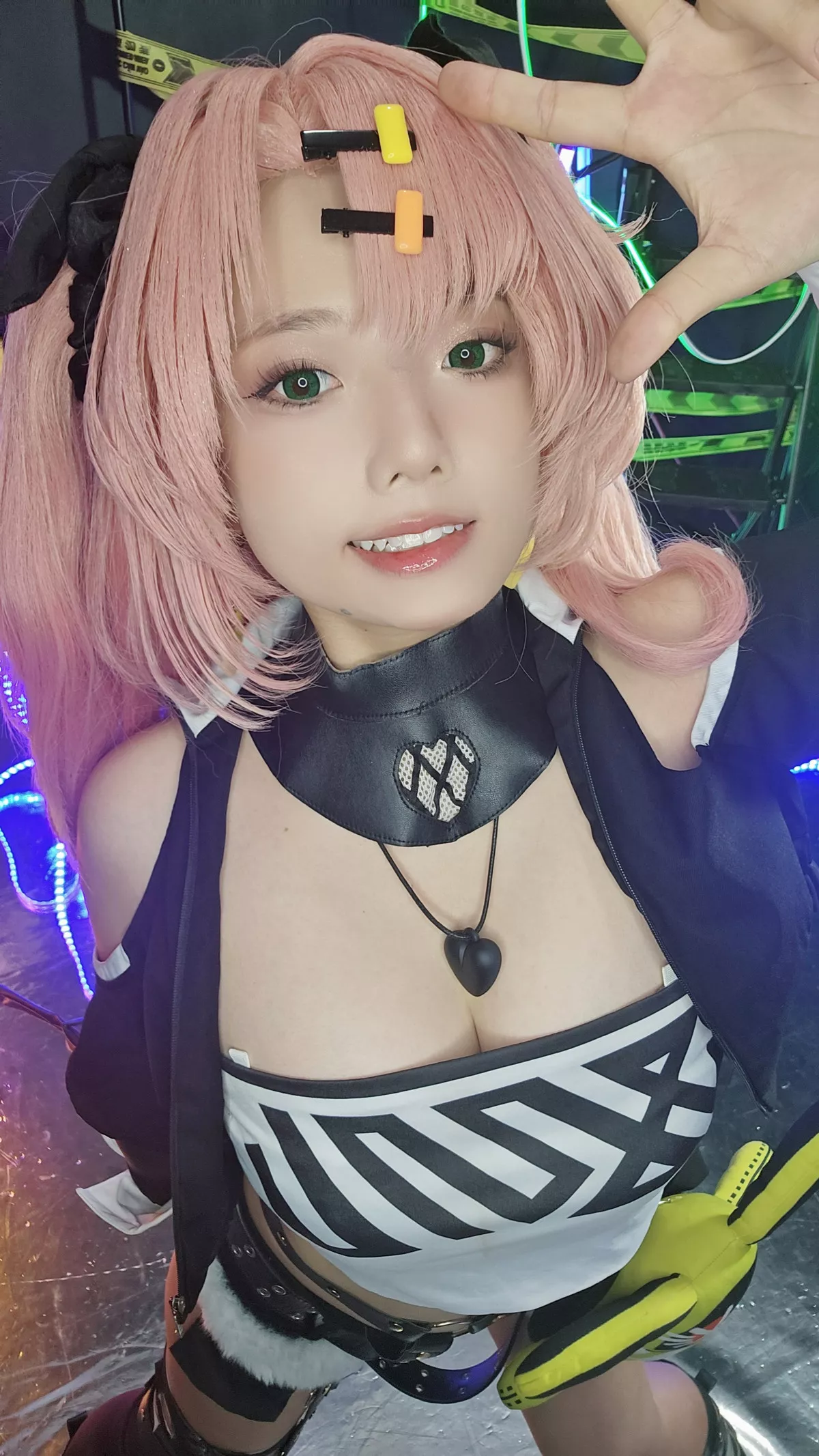 Xgyw.Org_越南小姐姐Messie Huang-Nicole主题性感黑色皮质情趣服饰露豪乳胶带遮点惹火诱惑写真88P