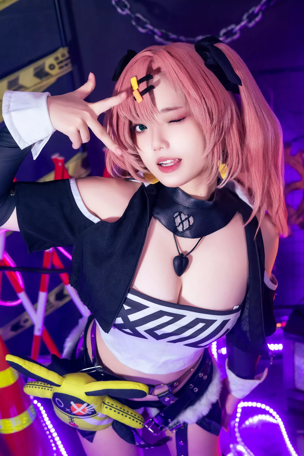 Xgyw.Org_越南小姐姐Messie Huang-Nicole主题性感黑色皮质情趣服饰露豪乳胶带遮点惹火诱惑写真88P
