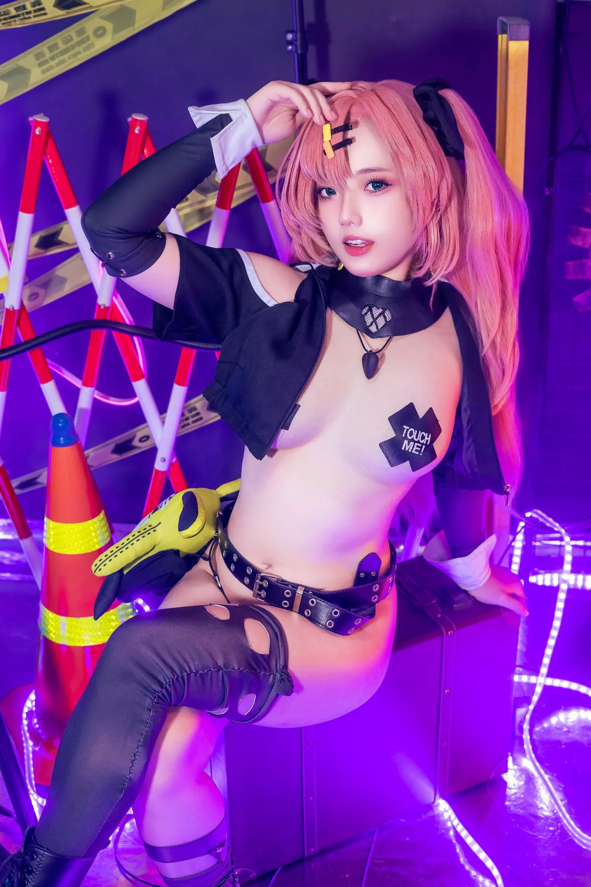 Xgyw.Org_越南小姐姐Messie Huang-Nicole主题性感黑色皮质情趣服饰露豪乳胶带遮点惹火诱惑写真88P