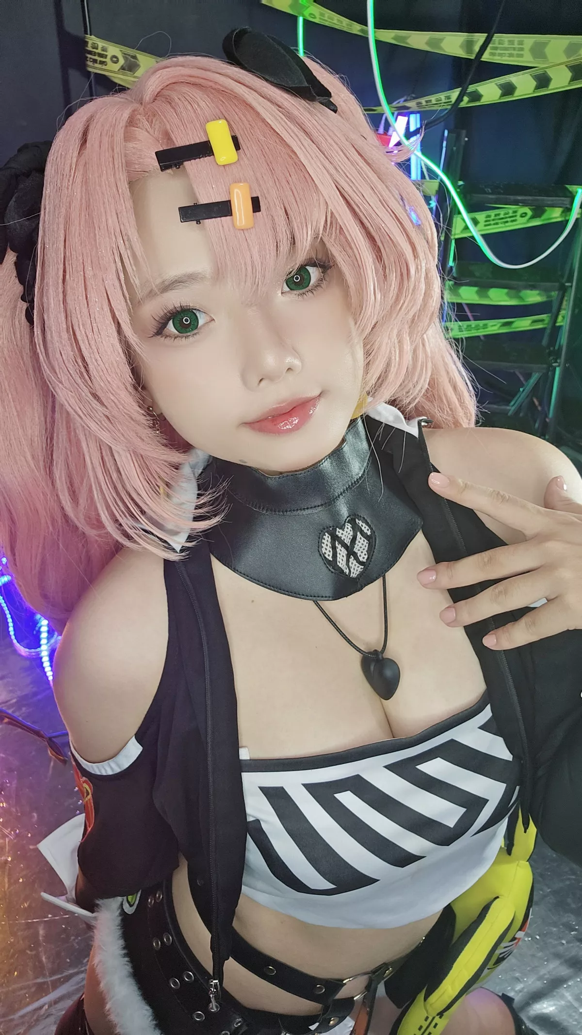 Xgyw.Org_越南小姐姐Messie Huang-Nicole主题性感黑色皮质情趣服饰露豪乳胶带遮点惹火诱惑写真88P