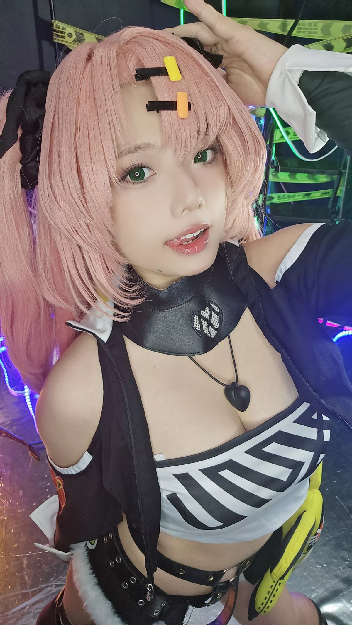 Xgyw.Org_越南小姐姐Messie Huang-Nicole主题性感黑色皮质情趣服饰露豪乳胶带遮点惹火诱惑写真88P