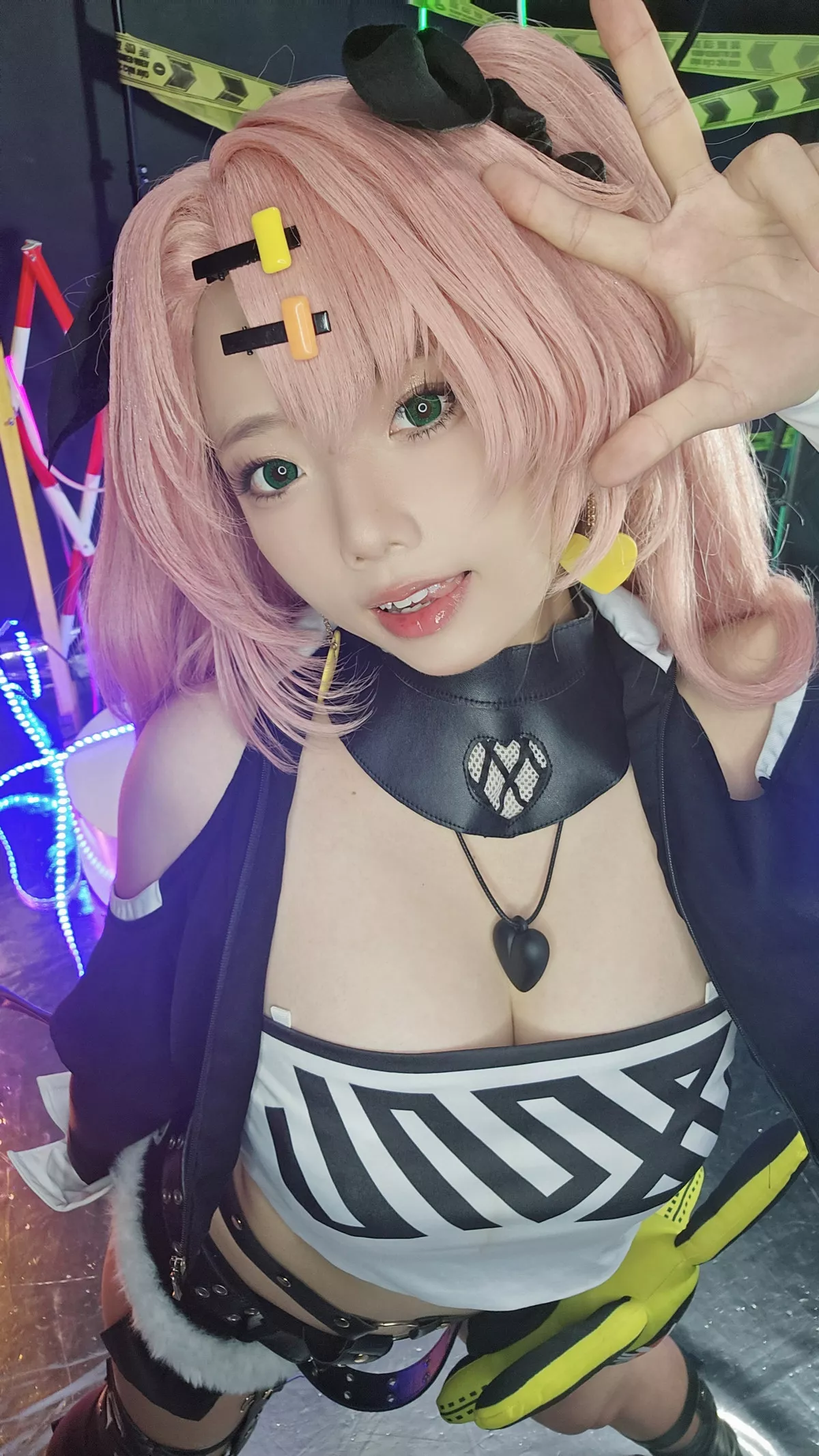 Xgyw.Org_越南小姐姐Messie Huang-Nicole主题性感黑色皮质情趣服饰露豪乳胶带遮点惹火诱惑写真88P