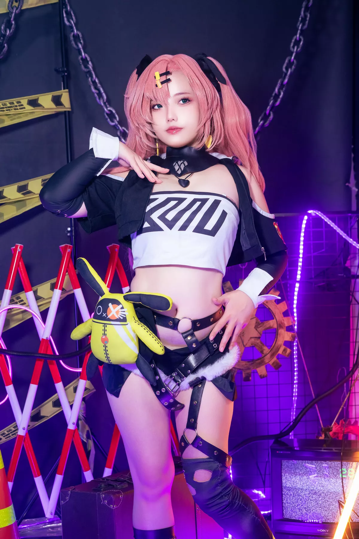 Xgyw.Org_越南小姐姐Messie Huang-Nicole主题性感黑色皮质情趣服饰露豪乳胶带遮点惹火诱惑写真88P
