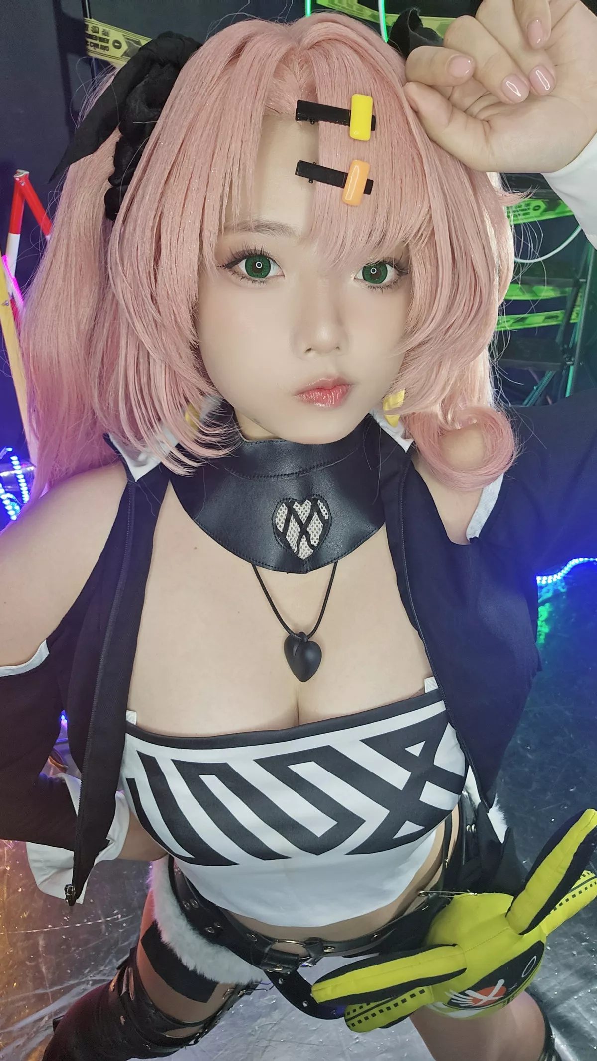 Xgyw.Org_越南小姐姐Messie Huang-Nicole主题性感黑色皮质情趣服饰露豪乳胶带遮点惹火诱惑写真88P