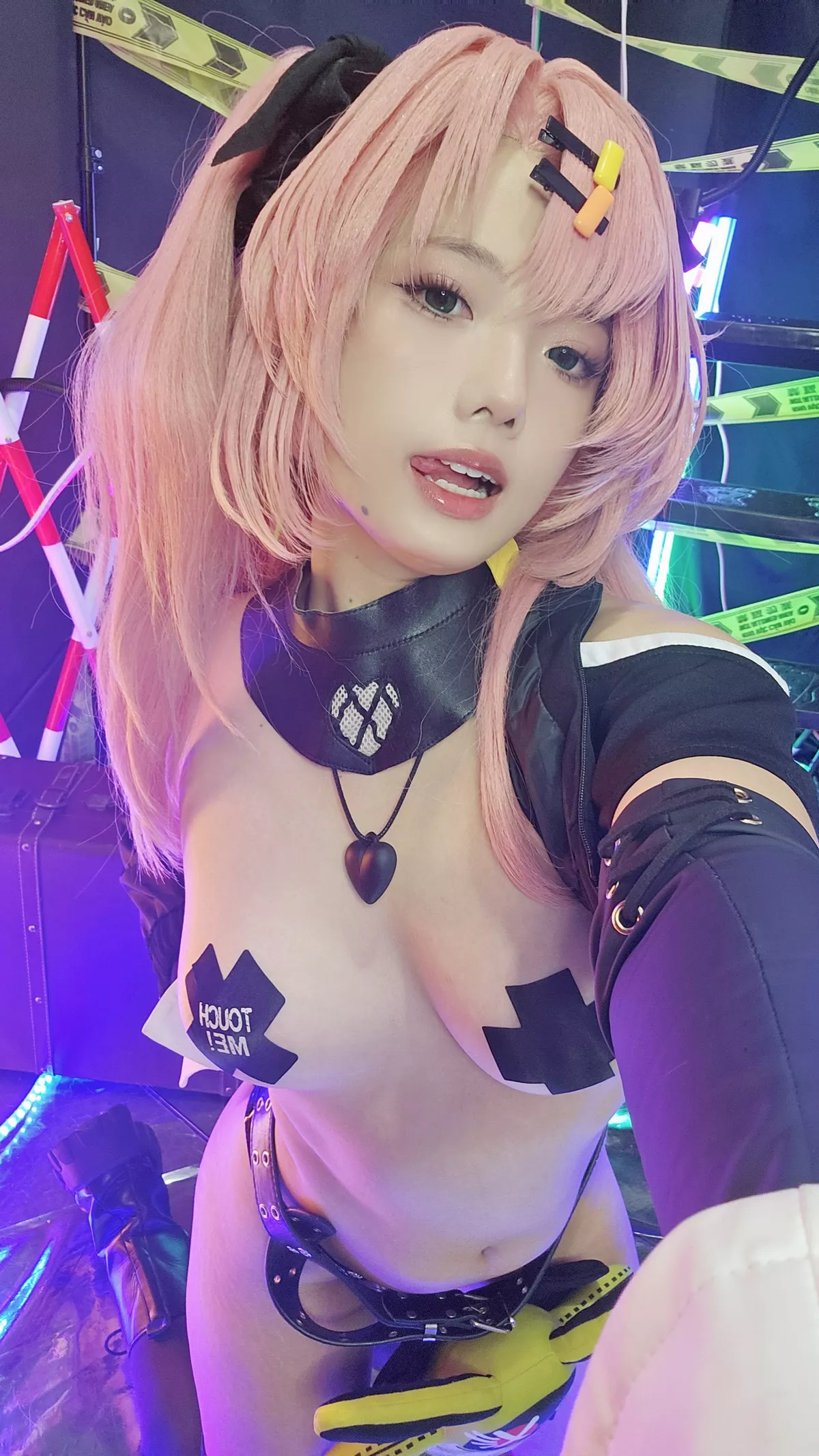 Xgyw.Org_越南小姐姐Messie Huang-Nicole主题性感黑色皮质情趣服饰露豪乳胶带遮点惹火诱惑写真88P