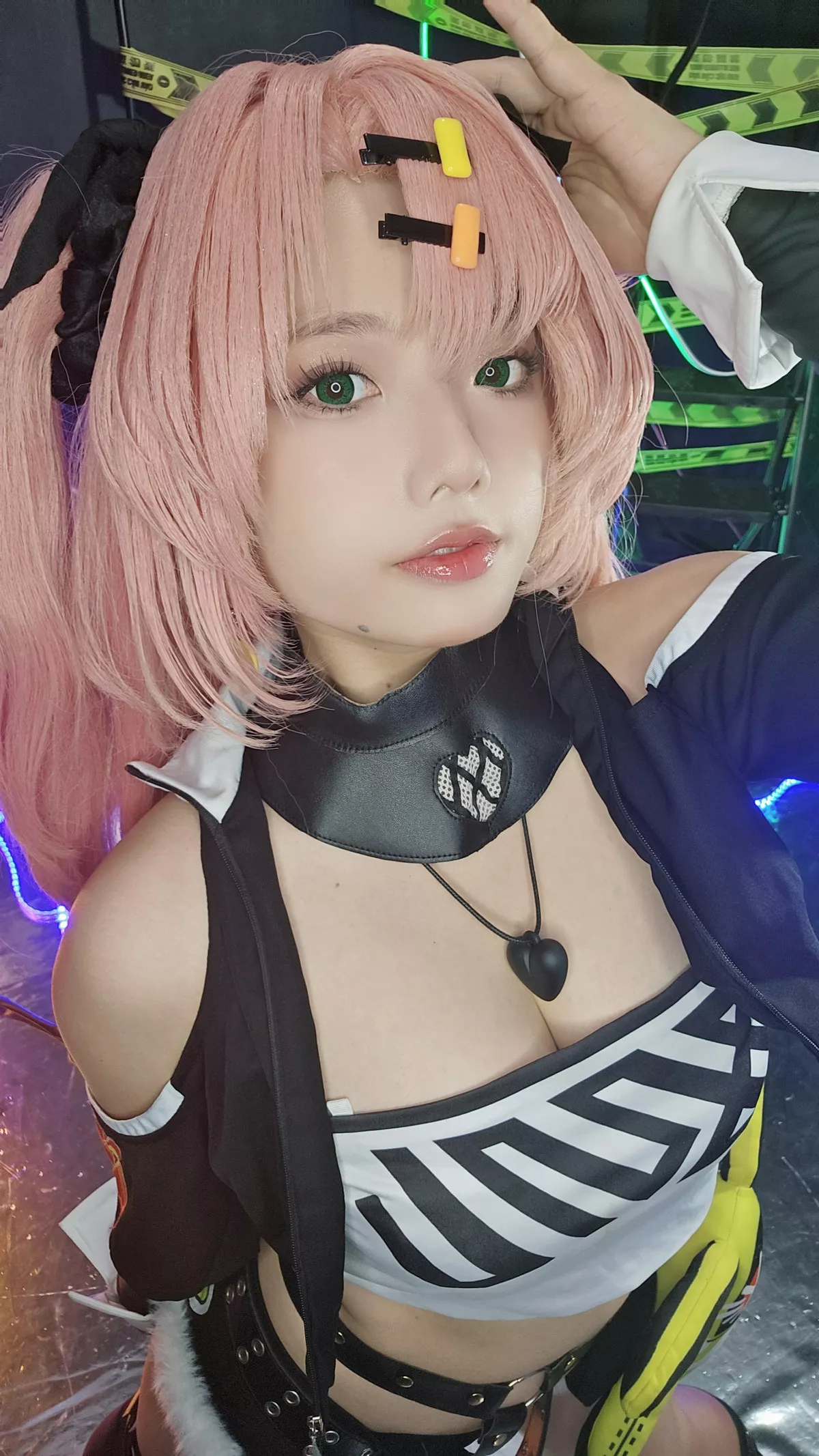 Xgyw.Org_越南小姐姐Messie Huang-Nicole主题性感黑色皮质情趣服饰露豪乳胶带遮点惹火诱惑写真88P