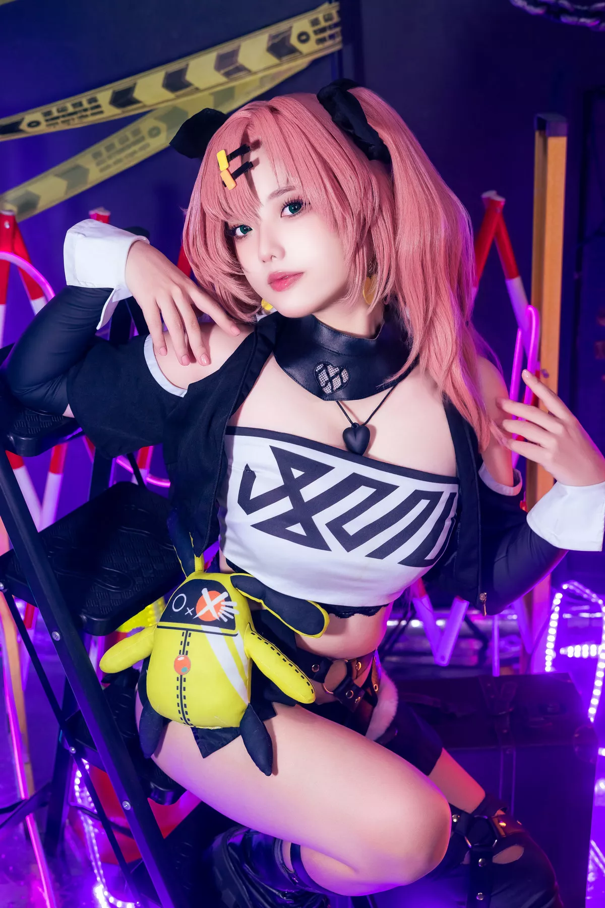 Xgyw.Org_越南小姐姐Messie Huang-Nicole主题性感黑色皮质情趣服饰露豪乳胶带遮点惹火诱惑写真88P