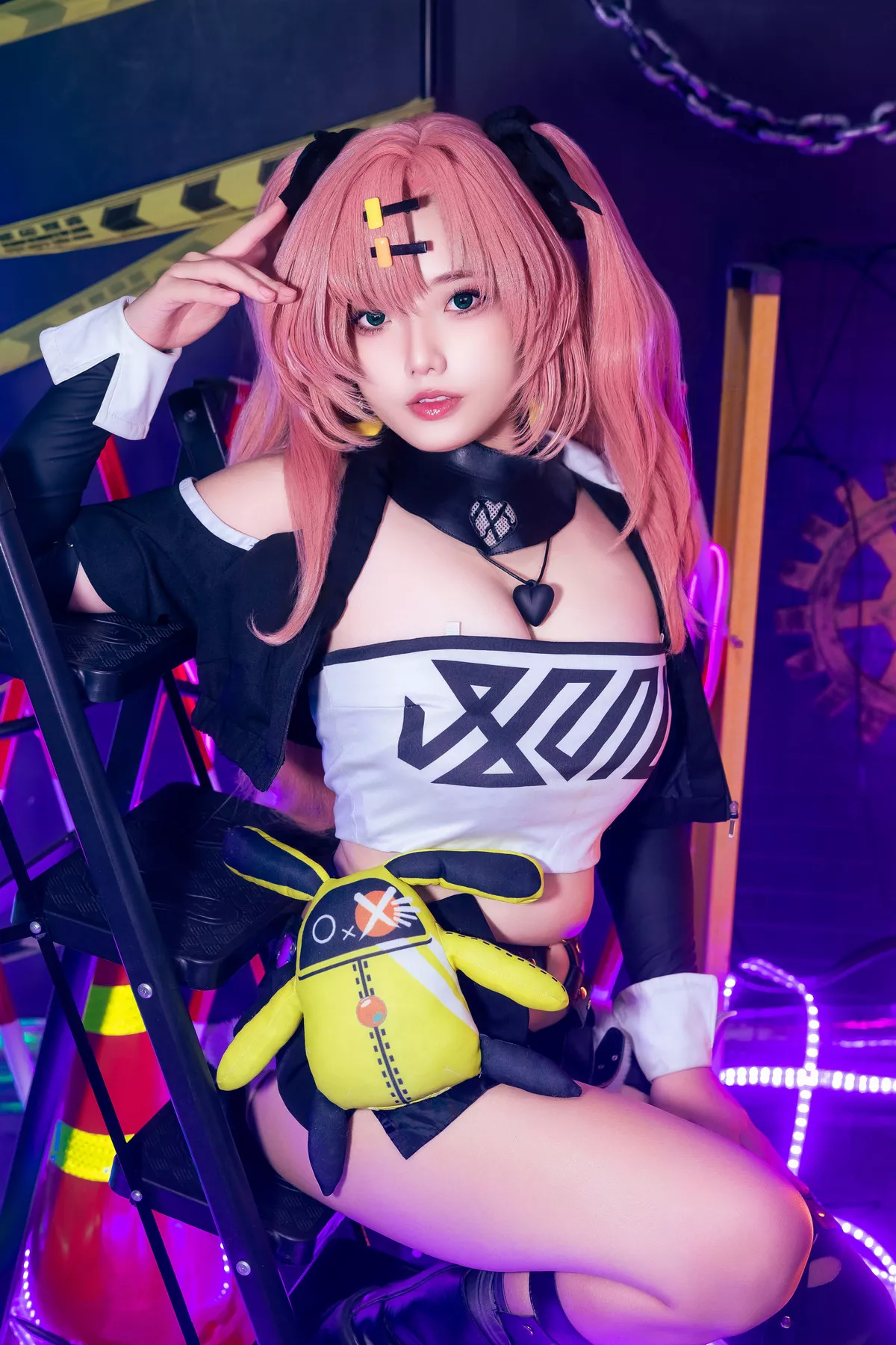 Xgyw.Org_越南小姐姐Messie Huang-Nicole主题性感黑色皮质情趣服饰露豪乳胶带遮点惹火诱惑写真88P