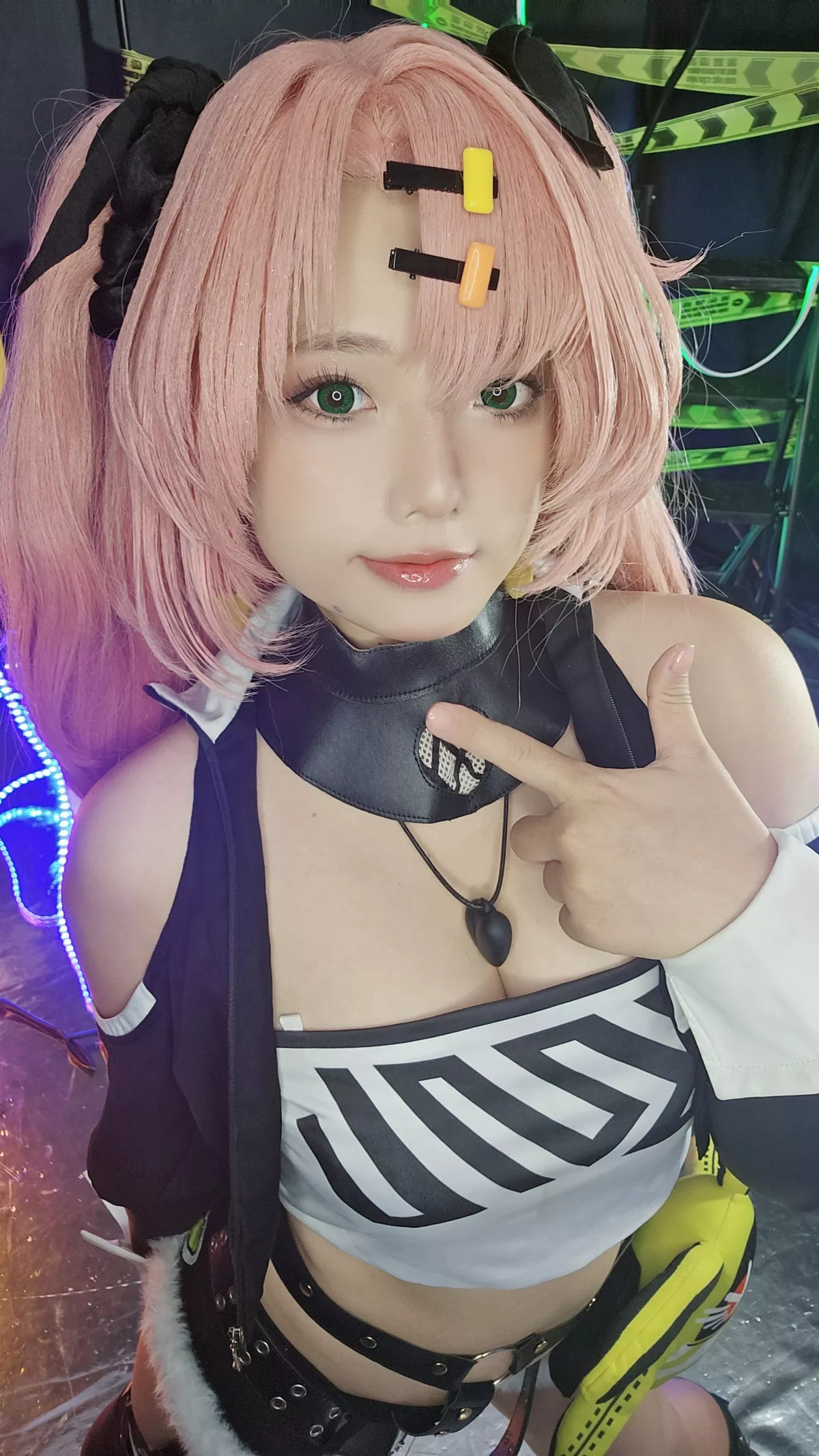Xgyw.Org_越南小姐姐Messie Huang-Nicole主题性感黑色皮质情趣服饰露豪乳胶带遮点惹火诱惑写真88P