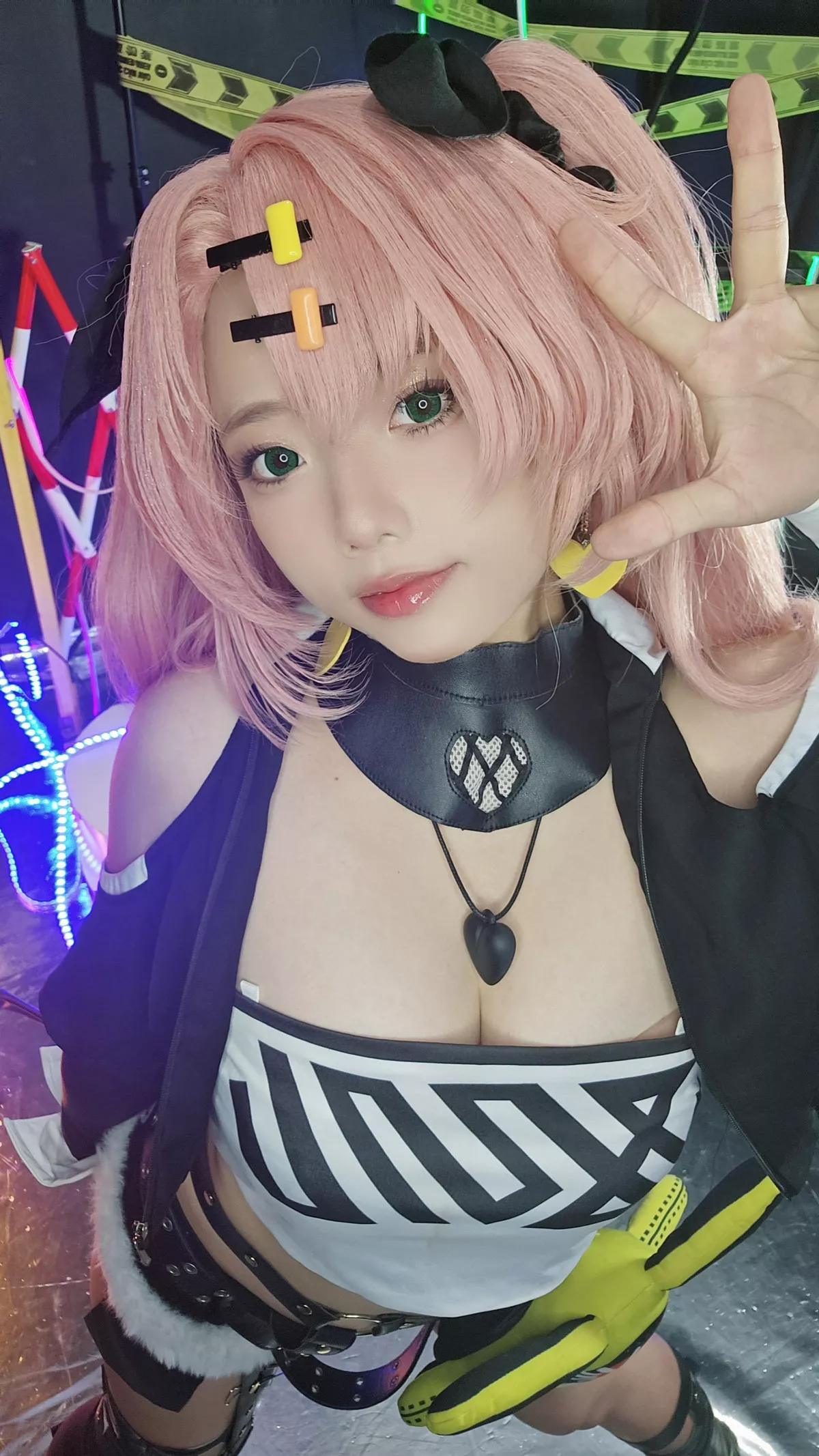 Xgyw.Org_越南小姐姐Messie Huang-Nicole主题性感黑色皮质情趣服饰露豪乳胶带遮点惹火诱惑写真88P