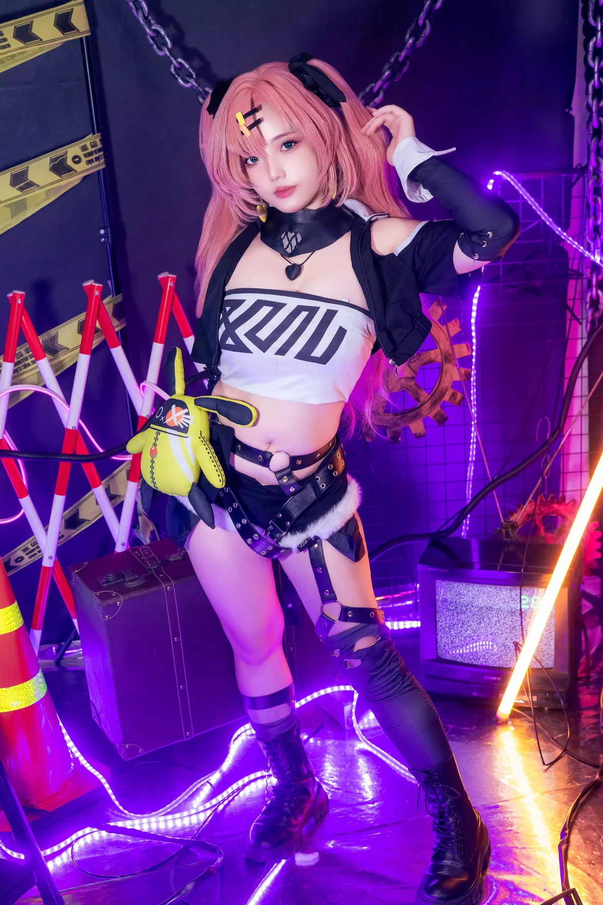 Xgyw.Org_越南小姐姐Messie Huang-Nicole主题性感黑色皮质情趣服饰露豪乳胶带遮点惹火诱惑写真88P