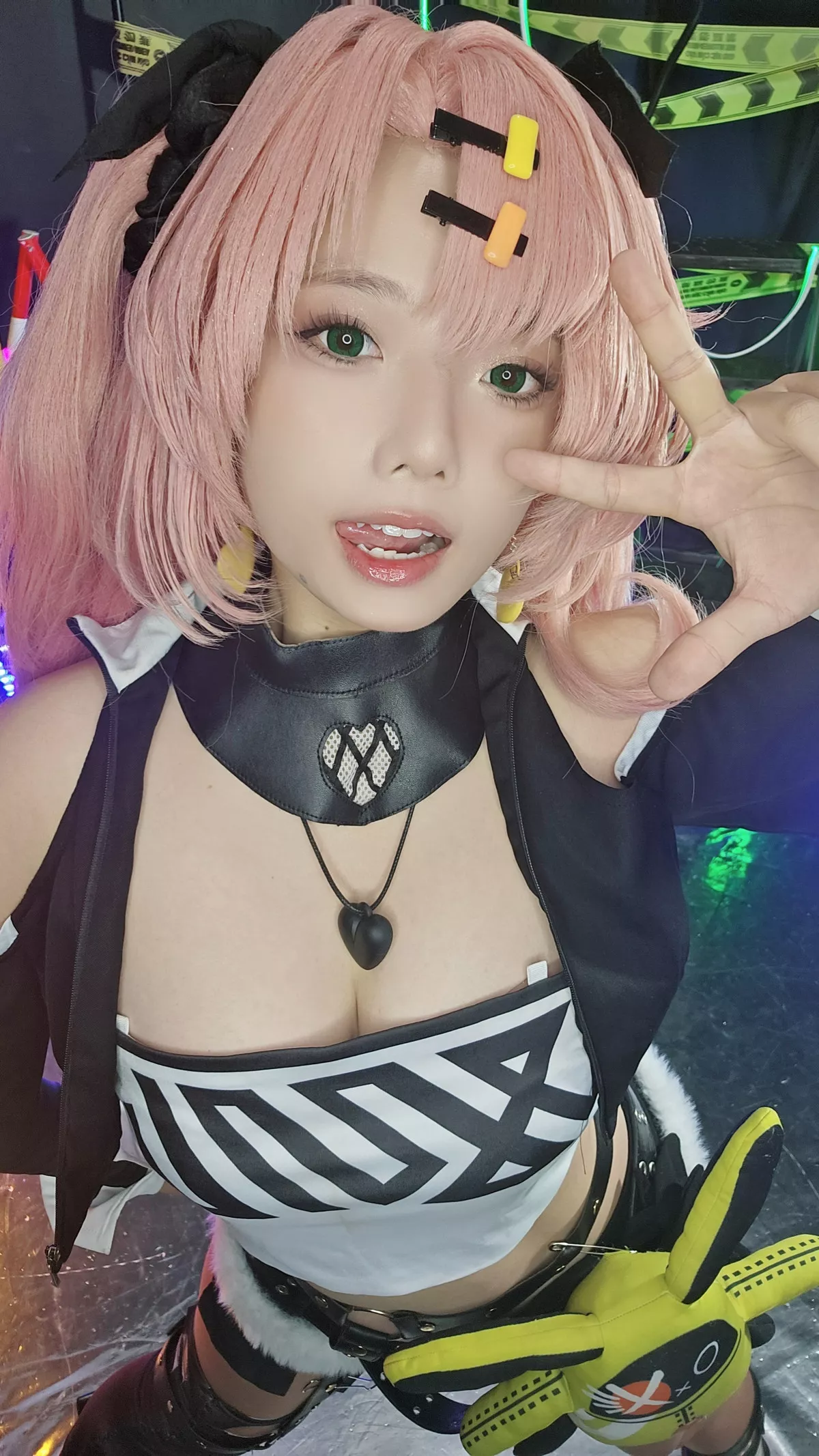 Xgyw.Org_越南小姐姐Messie Huang-Nicole主题性感黑色皮质情趣服饰露豪乳胶带遮点惹火诱惑写真88P