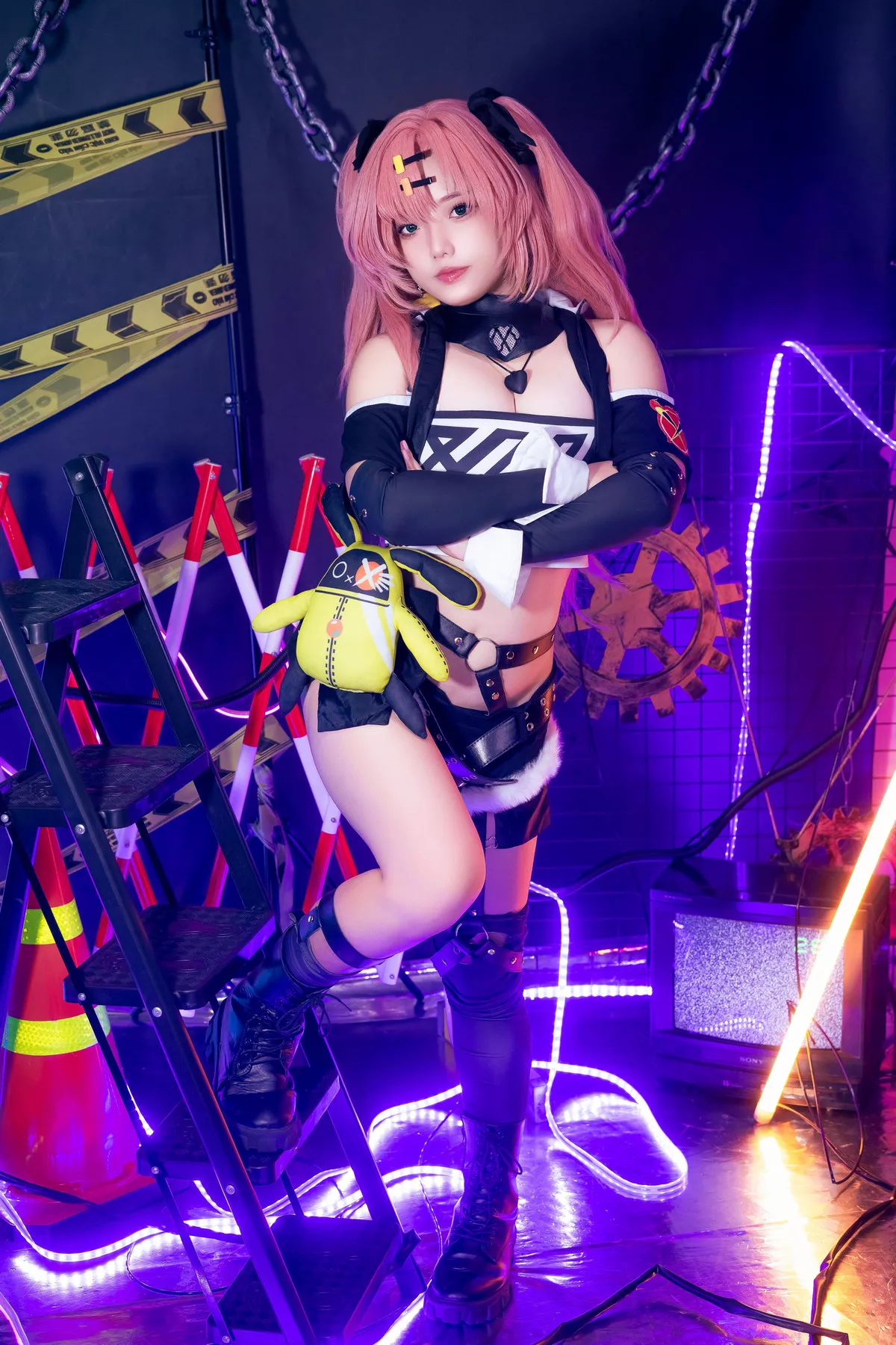 Xgyw.Org_越南小姐姐Messie Huang-Nicole主题性感黑色皮质情趣服饰露豪乳胶带遮点惹火诱惑写真88P