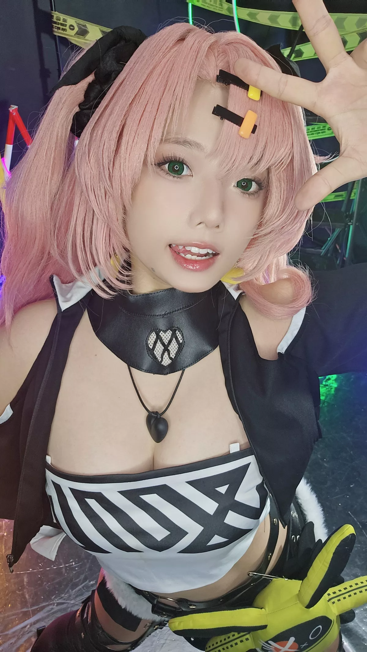 Xgyw.Org_越南小姐姐Messie Huang-Nicole主题性感黑色皮质情趣服饰露豪乳胶带遮点惹火诱惑写真88P