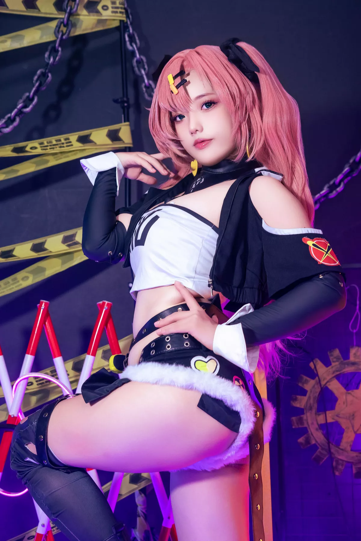 Xgyw.Org_越南小姐姐Messie Huang-Nicole主题性感黑色皮质情趣服饰露豪乳胶带遮点惹火诱惑写真88P