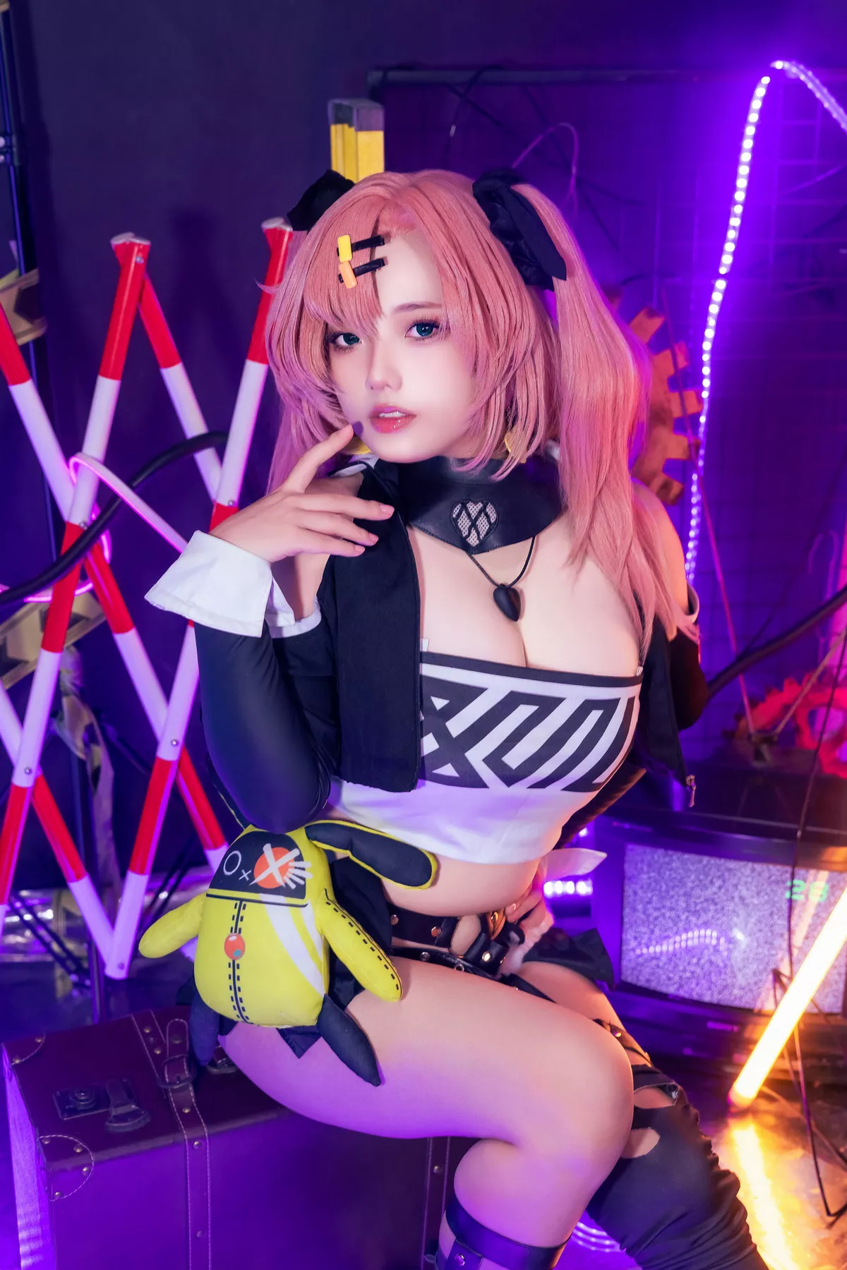 Xgyw.Org_越南小姐姐Messie Huang-Nicole主题性感黑色皮质情趣服饰露豪乳胶带遮点惹火诱惑写真88P