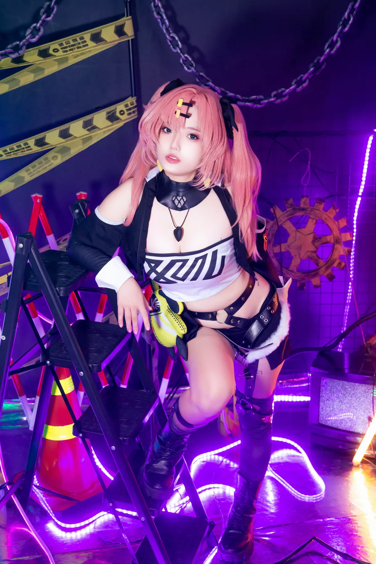 Xgyw.Org_越南小姐姐Messie Huang-Nicole主题性感黑色皮质情趣服饰露豪乳胶带遮点惹火诱惑写真88P