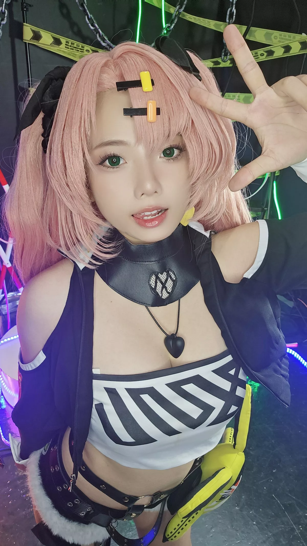 Xgyw.Org_越南小姐姐Messie Huang-Nicole主题性感黑色皮质情趣服饰露豪乳胶带遮点惹火诱惑写真88P