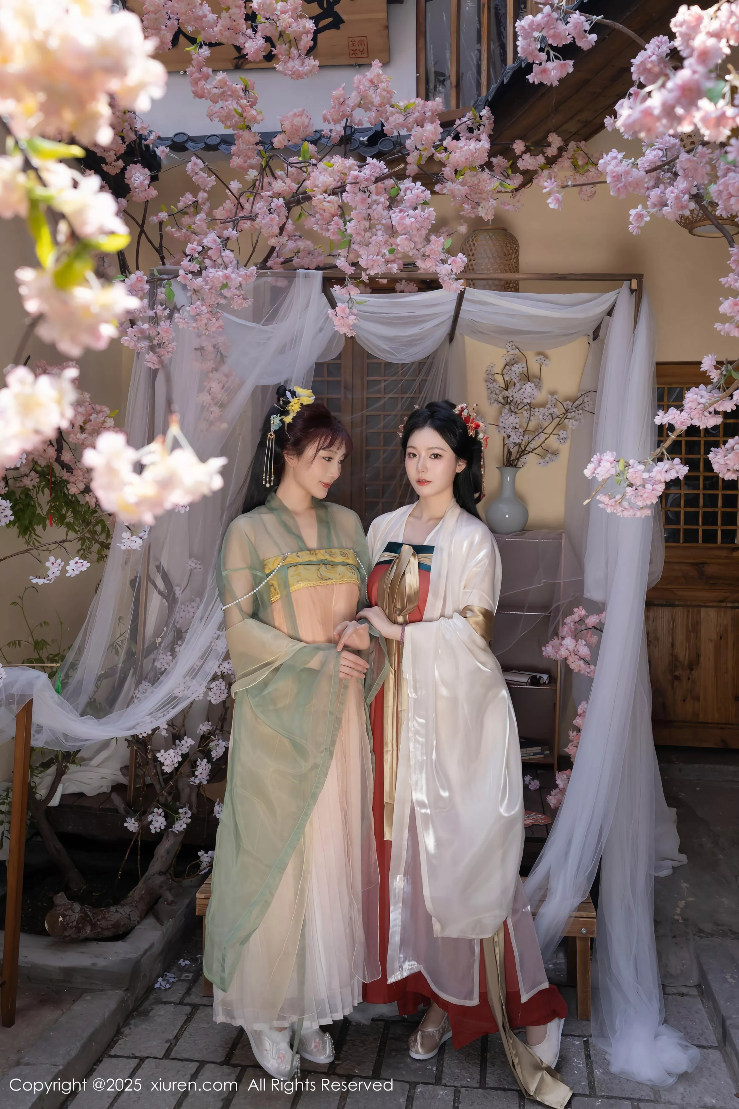 Xgyw.Org_XiuRen第10223期_模特合集女神陆萱萱＆安然anran激情互动薄纱古装撩人诱惑写真80P