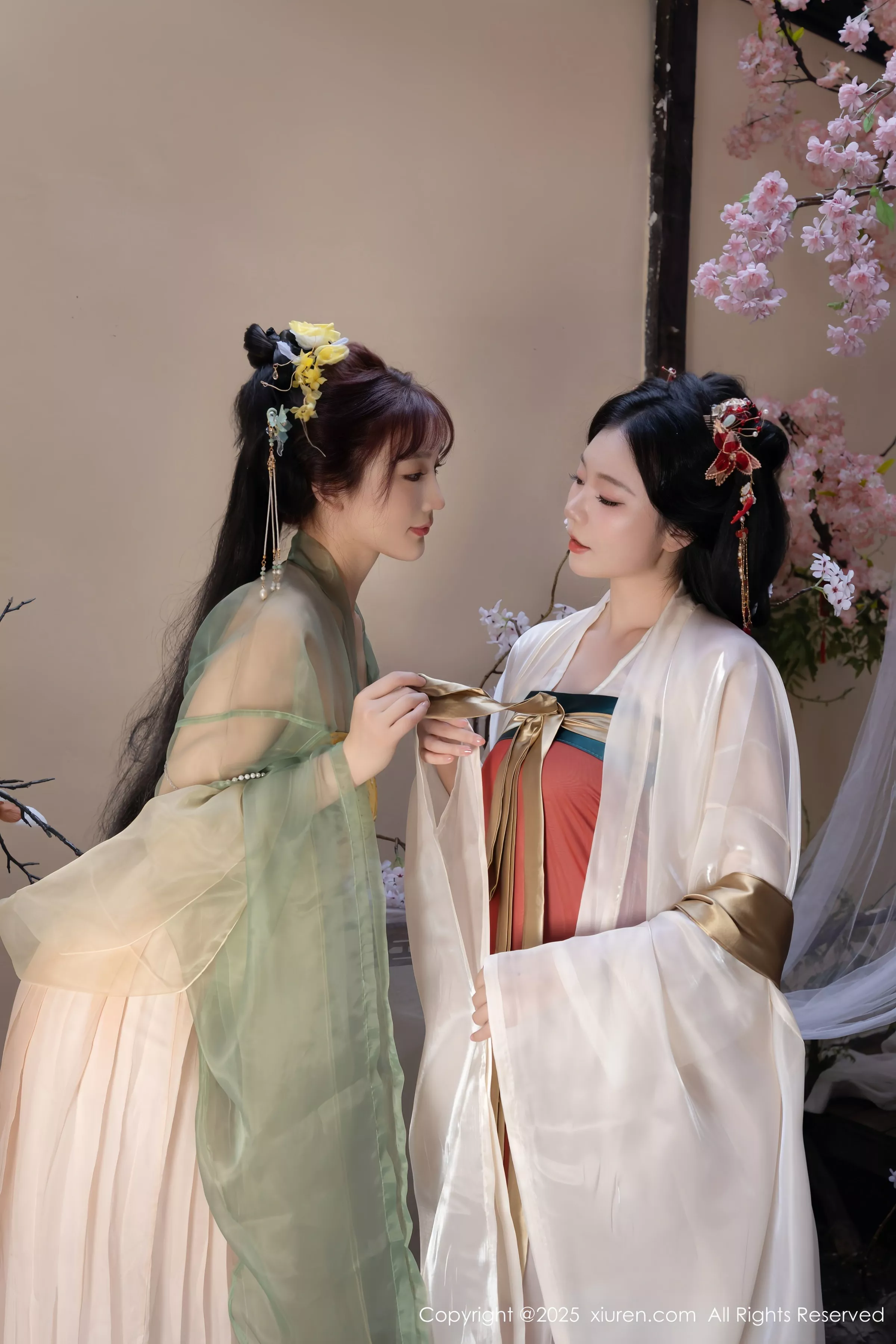 Xgyw.Org_XiuRen第10223期_模特合集女神陆萱萱＆安然anran激情互动薄纱古装撩人诱惑写真80P