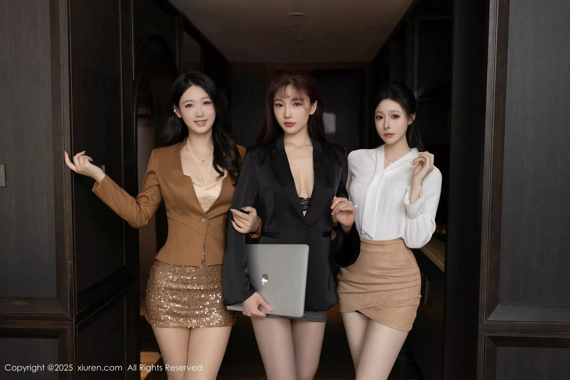 Xgyw.Org_XiuRen第10233期_模特合集美女小逗逗＆陆萱萱＆唐安琪三大美女互动情节性感写真80P