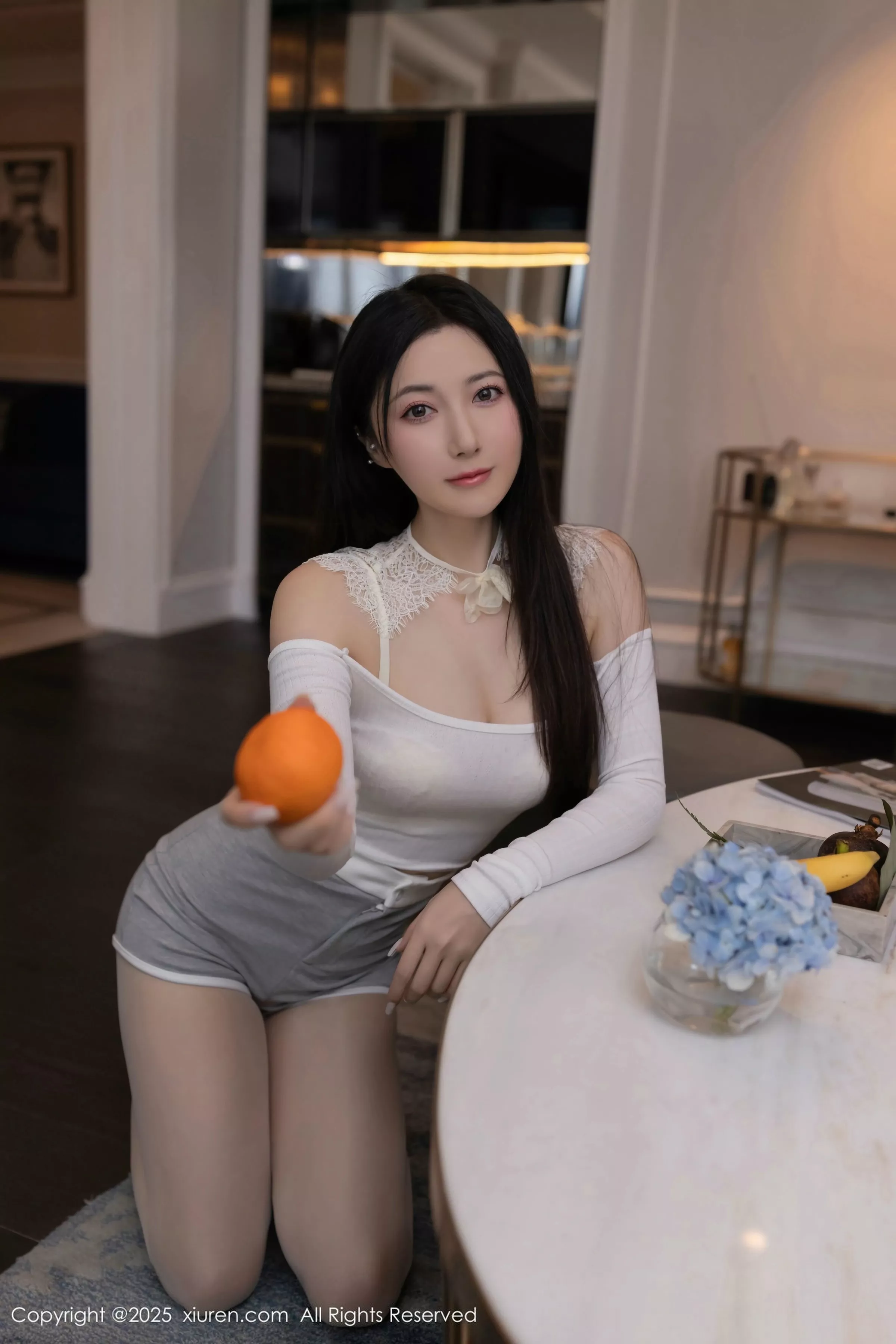 Xgyw.Org_XiuRen第10261期_模特鱼子酱Fish性感白色短T露白色内衣配开档白丝秀美腿诱惑写真80P