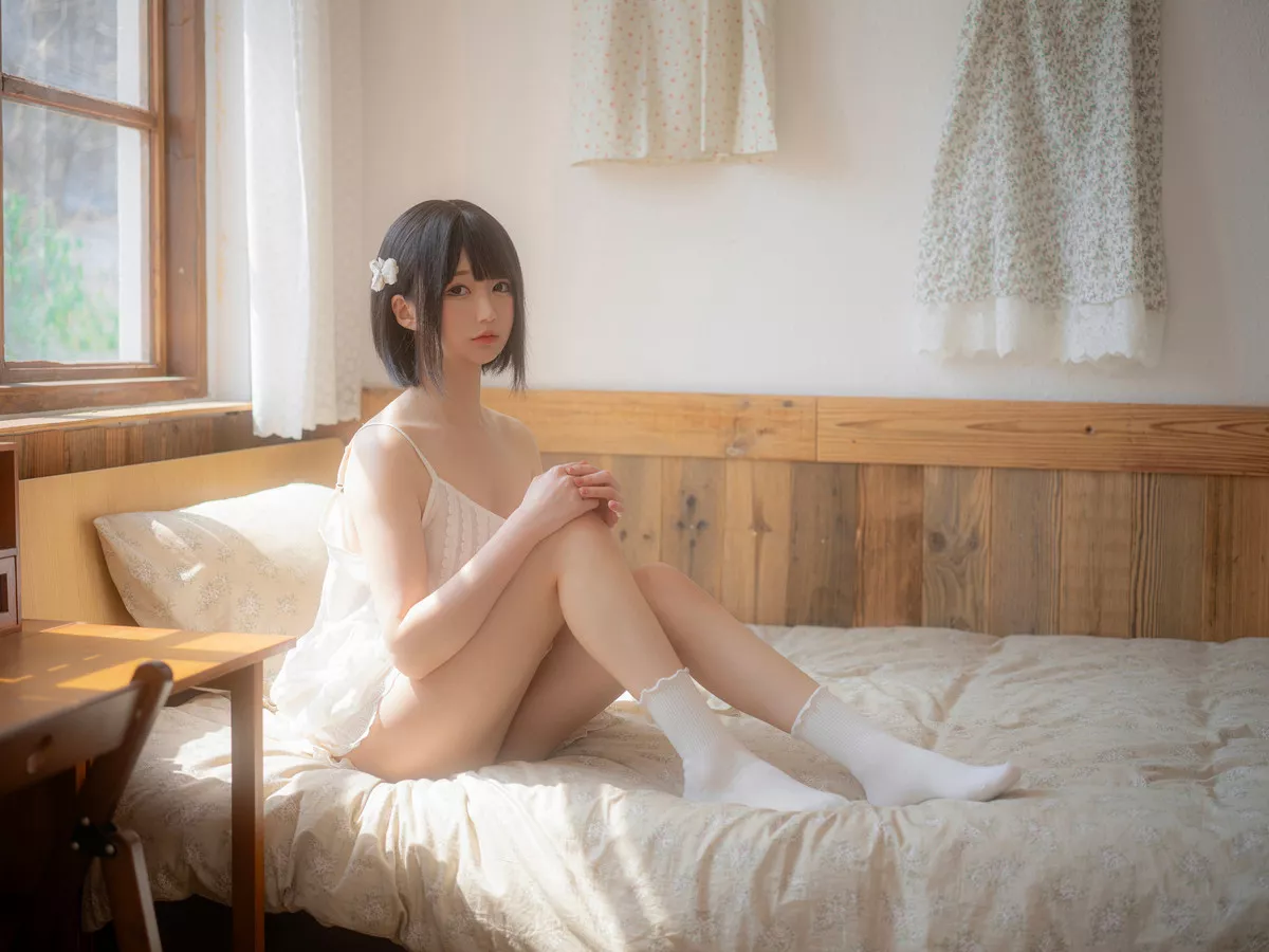 Xgyw.Org_网红美女NAGISA魔物喵夏休的日记主题性感白色吊带短裙配白色短袜秀白嫩美腿诱惑写真100P