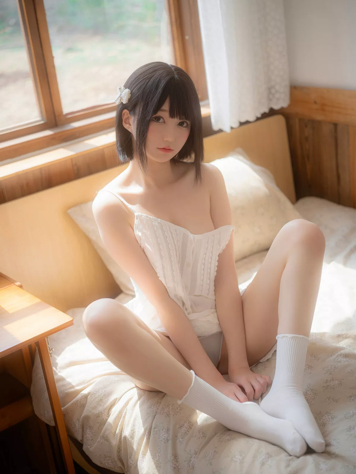 Xgyw.Org_网红美女NAGISA魔物喵夏休的日记主题性感白色吊带短裙配白色短袜秀白嫩美腿诱惑写真100P