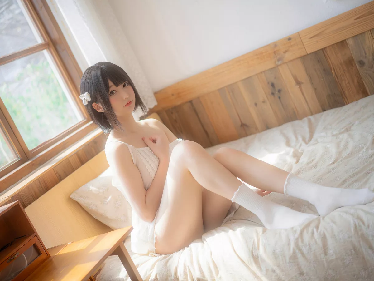 Xgyw.Org_网红美女NAGISA魔物喵夏休的日记主题性感白色吊带短裙配白色短袜秀白嫩美腿诱惑写真100P