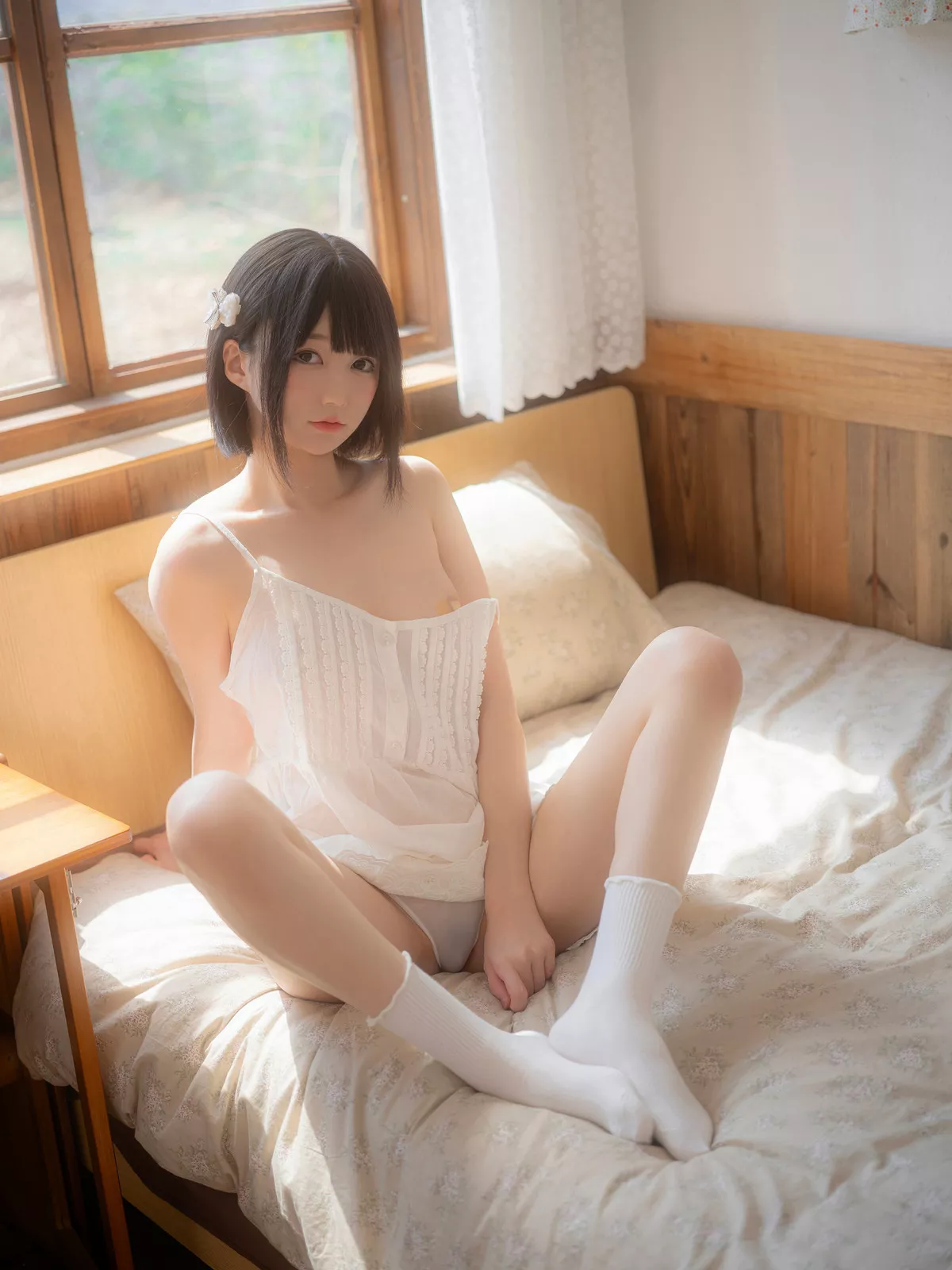 Xgyw.Org_网红美女NAGISA魔物喵夏休的日记主题性感白色吊带短裙配白色短袜秀白嫩美腿诱惑写真100P