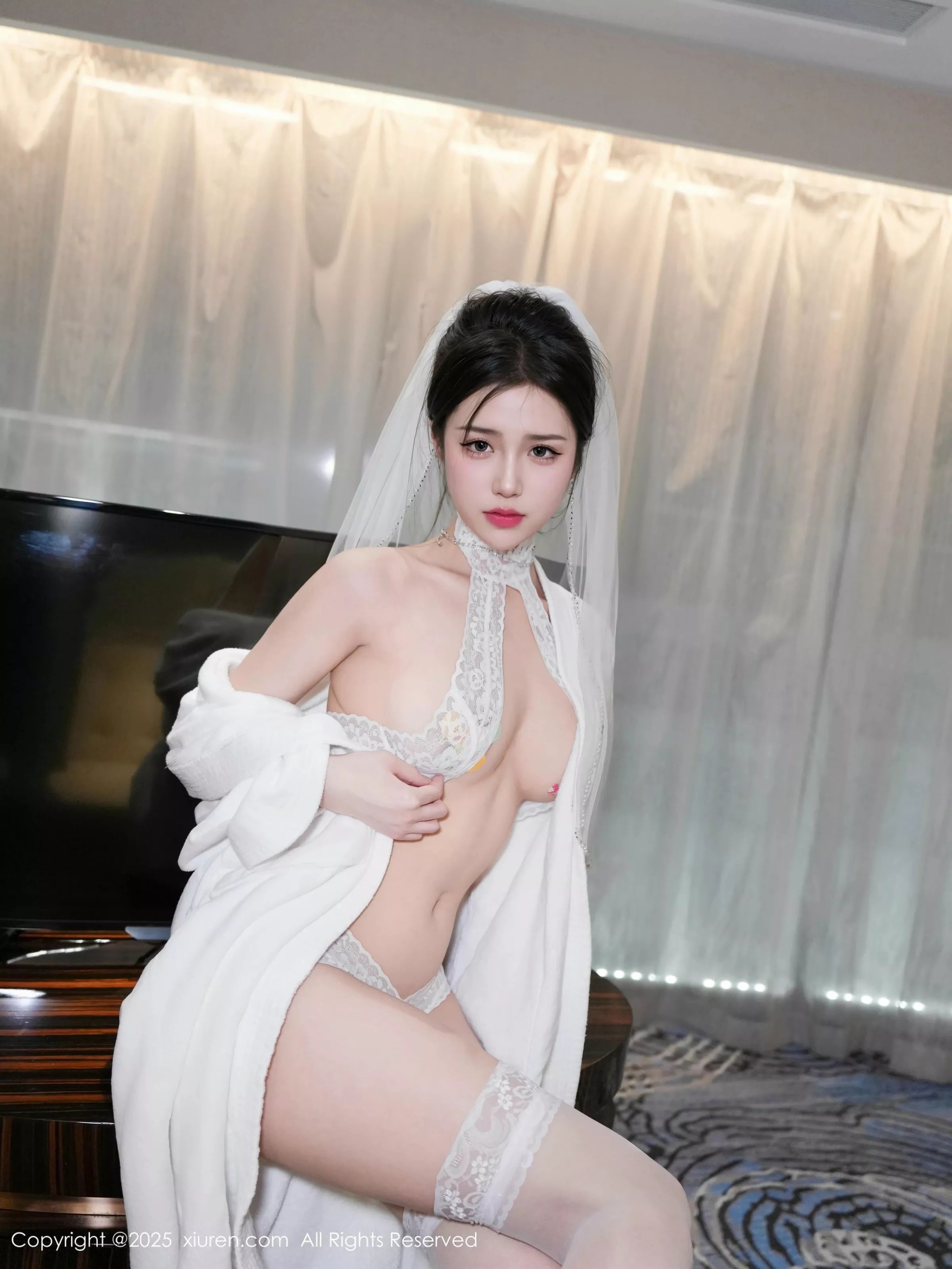 Xgyw.Org_XiuRen第10283期_新人模特奶芙酱-EVA性感白色婚纱配白丝袜秀完美身材诱惑写真78P