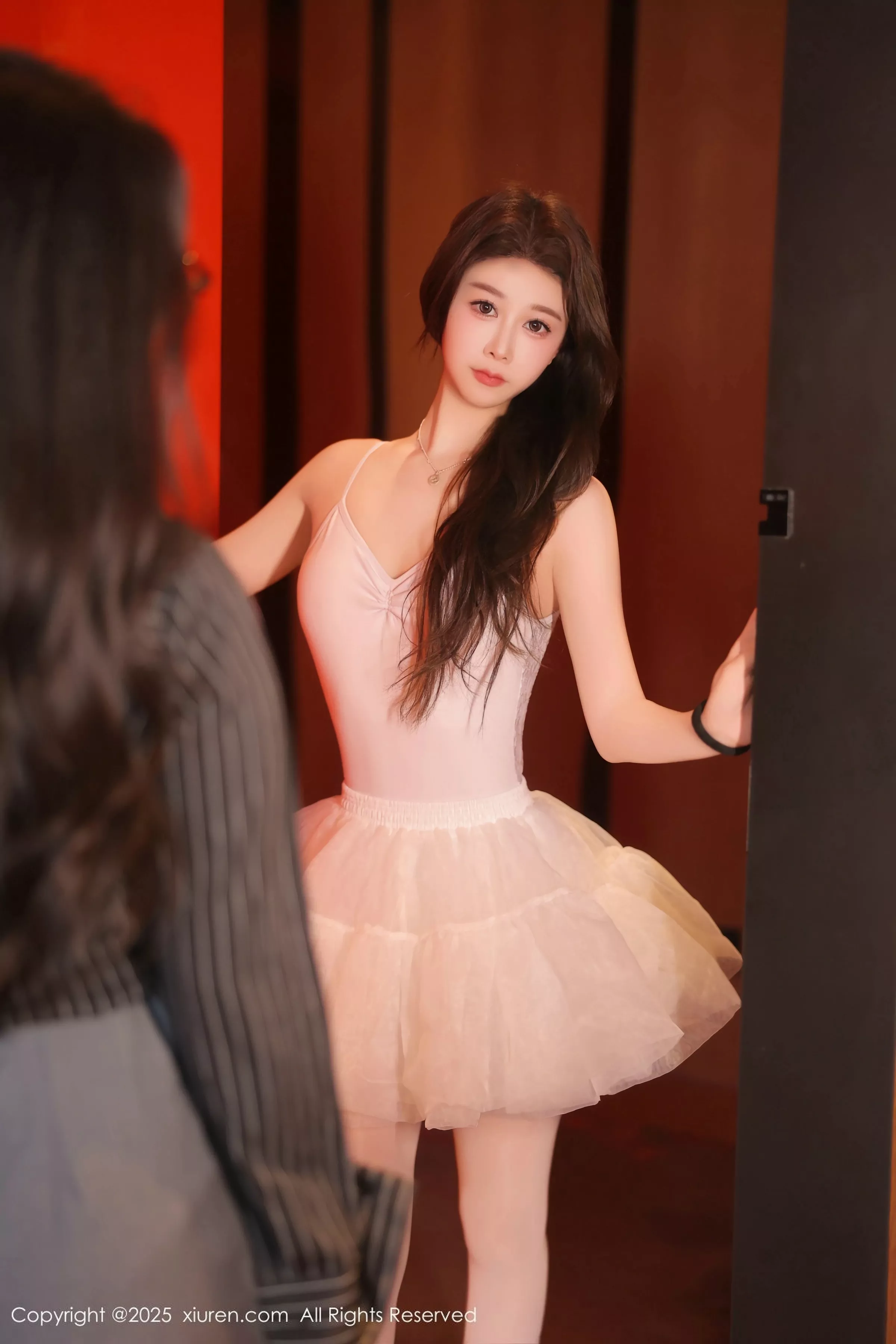 Xgyw.Org_XiuRen第10295期_模特白茹雪abby性感姐妹花剧情演绎OL服饰秀丰腴身材诱惑写真85P
