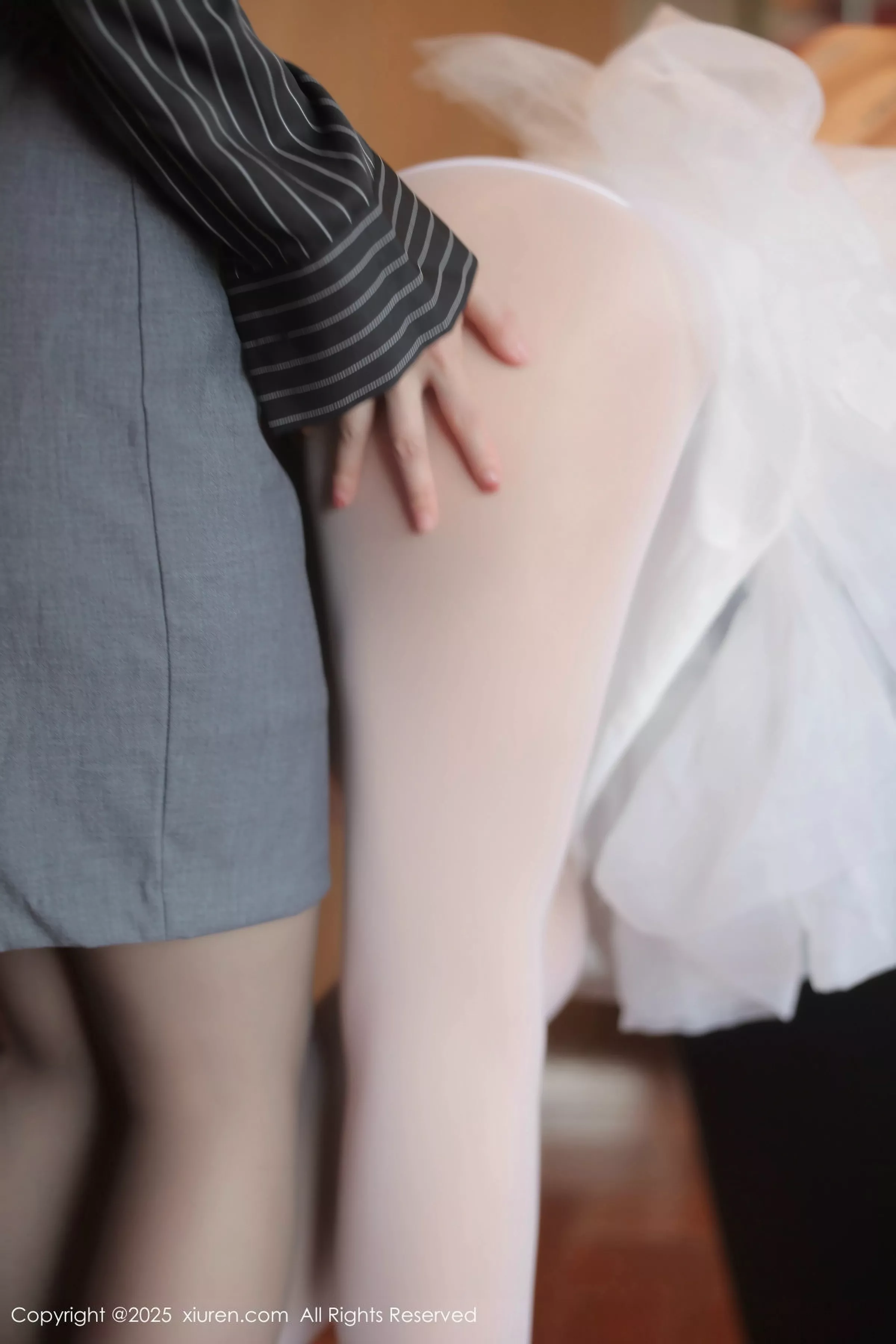 Xgyw.Org_XiuRen第10295期_模特白茹雪abby性感姐妹花剧情演绎OL服饰秀丰腴身材诱惑写真85P