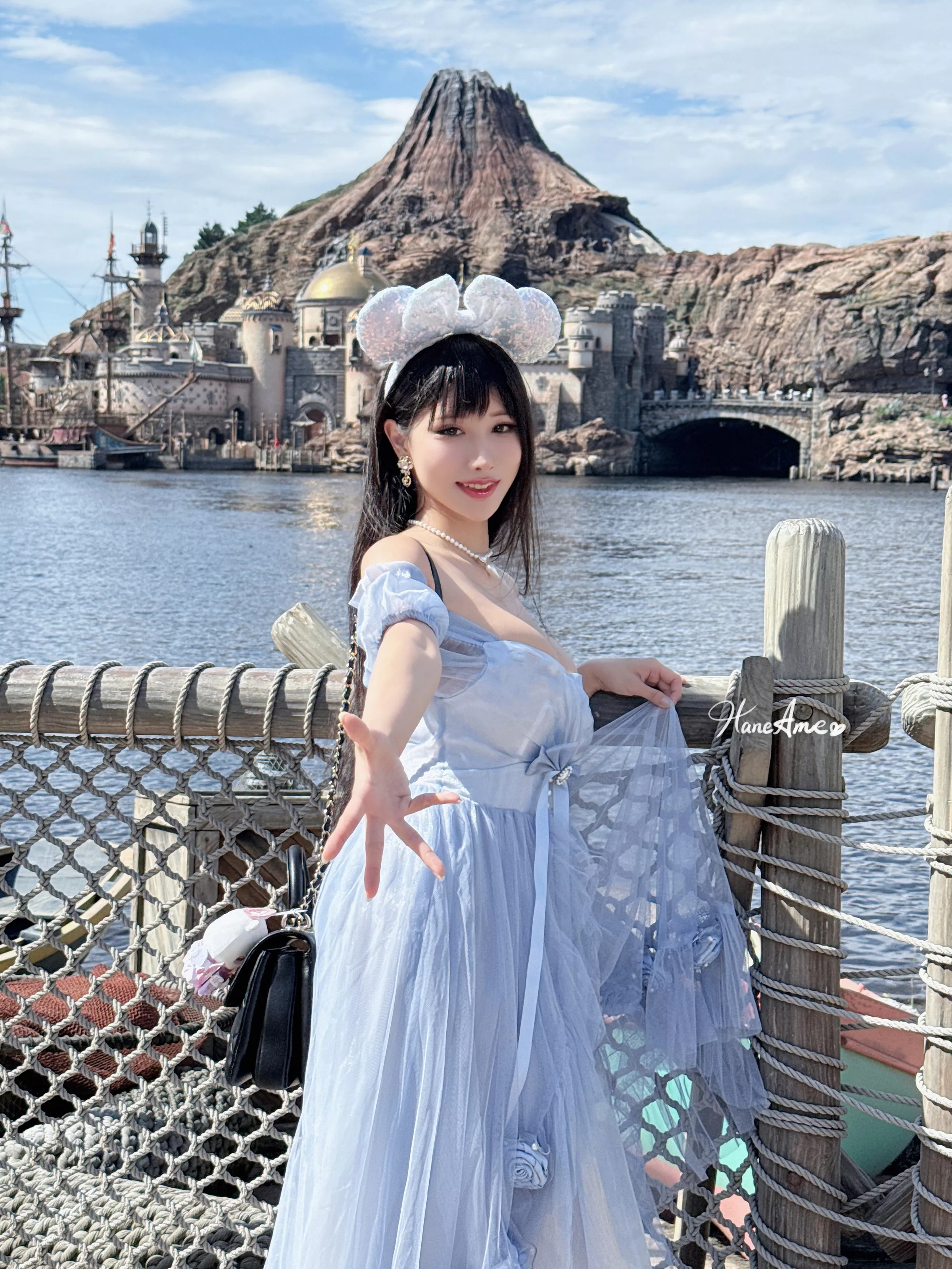 Xgyw.Org_Coser美女雨波_HaneAme-2025年4月合集主题私房性感4套服饰秀完美身材撩人诱惑写真160P