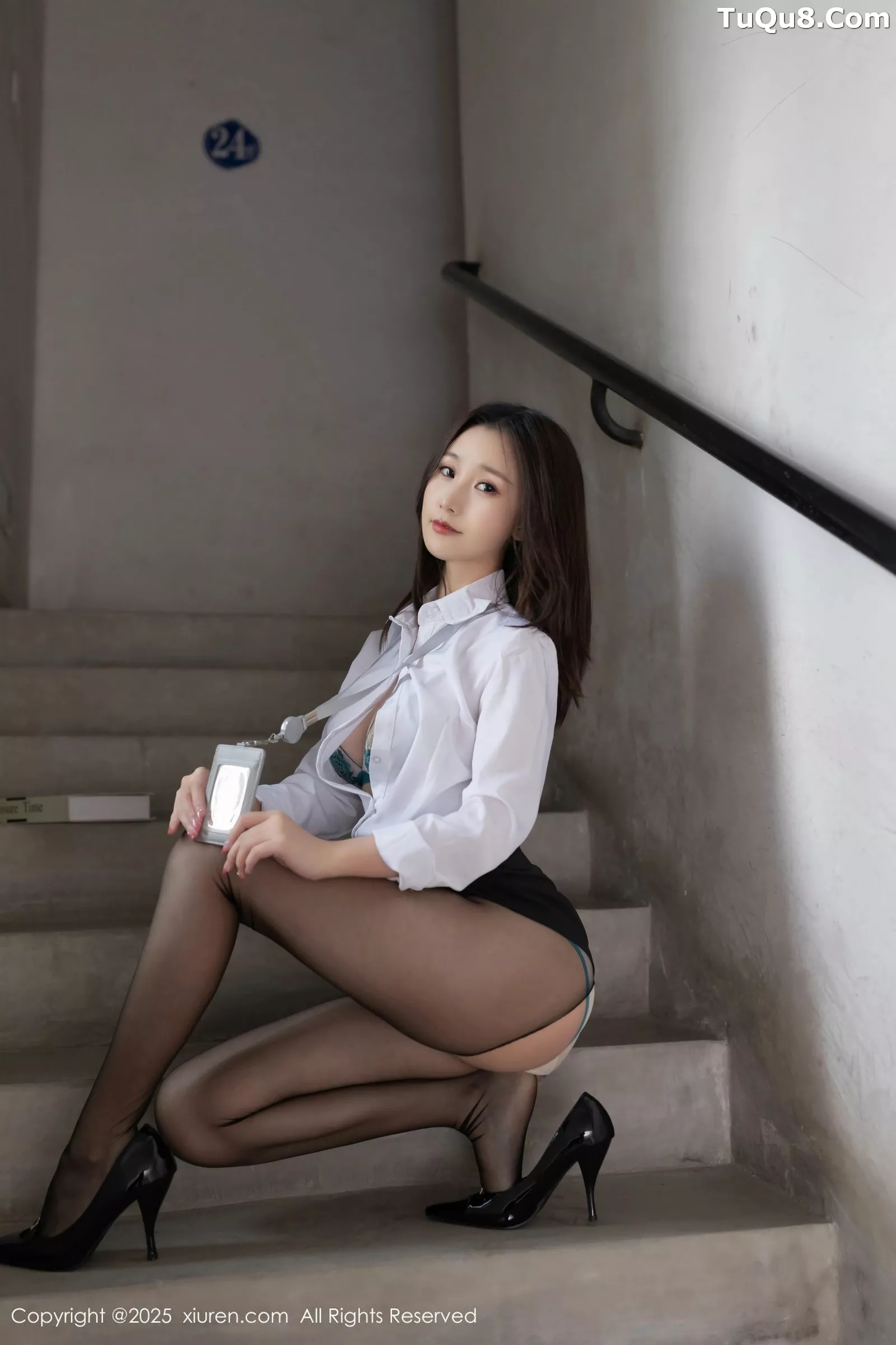 Xgyw.Org_XiuRen第10337期_模特杏子Yada性感白色OL服饰配开档黑丝秀曼妙身姿诱惑写真83P