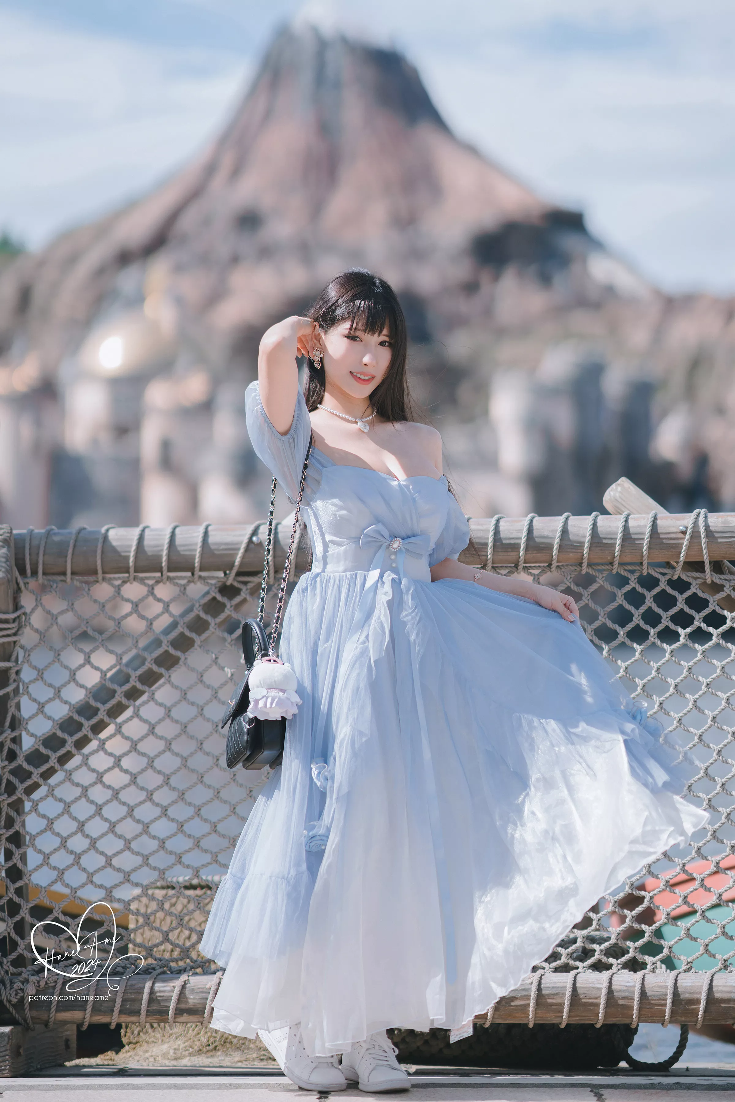 Xgyw.Org_Coser美女雨波_HaneAme-2025年4月合集主题私房性感4套服饰秀完美身材撩人诱惑写真160P