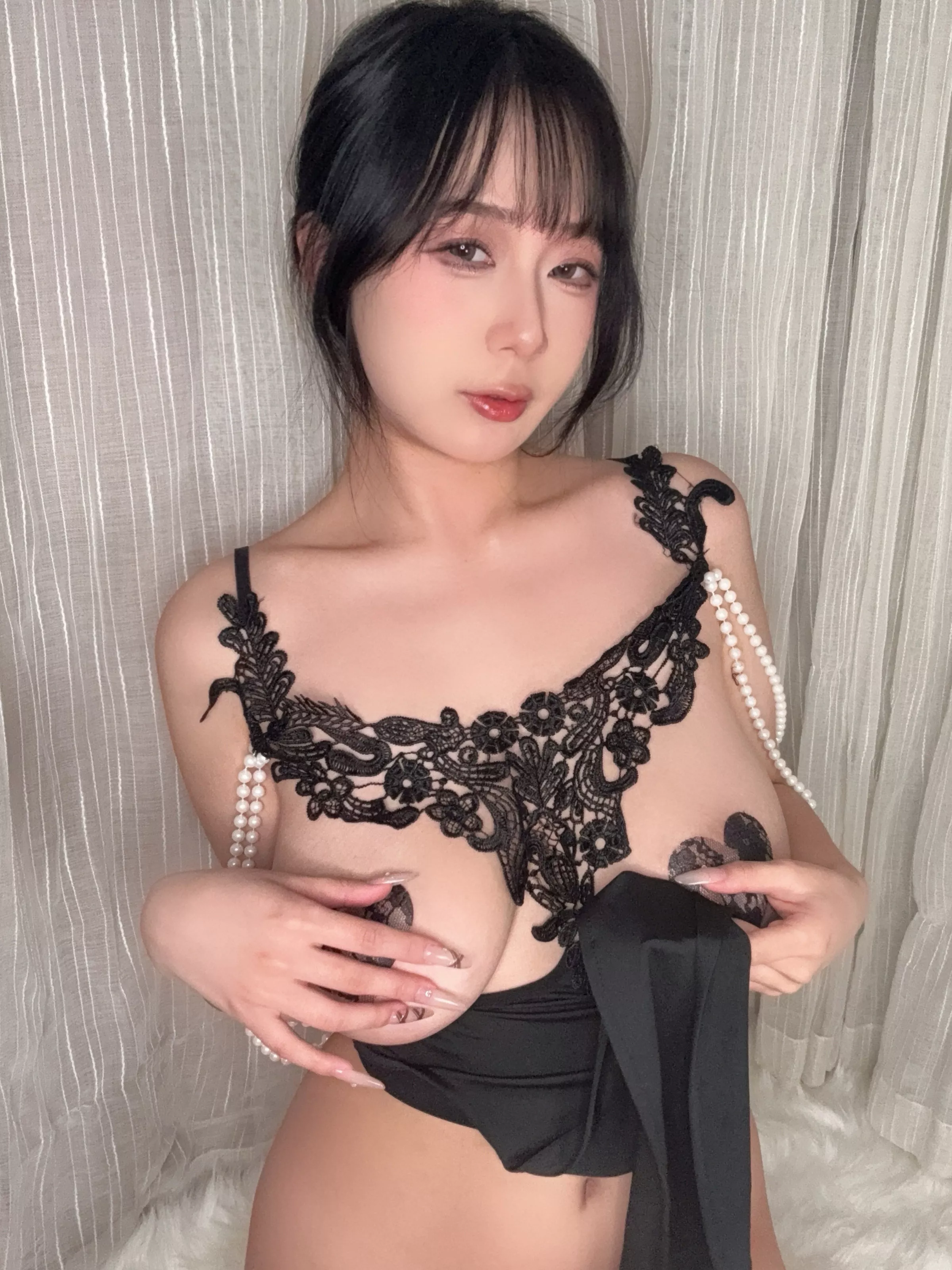 Xgyw.Org_Coser美女浅安安睡前故事主题脱黑色风衣露性感黑色情趣内衣秀丰腴身材撩人诱惑写真89P