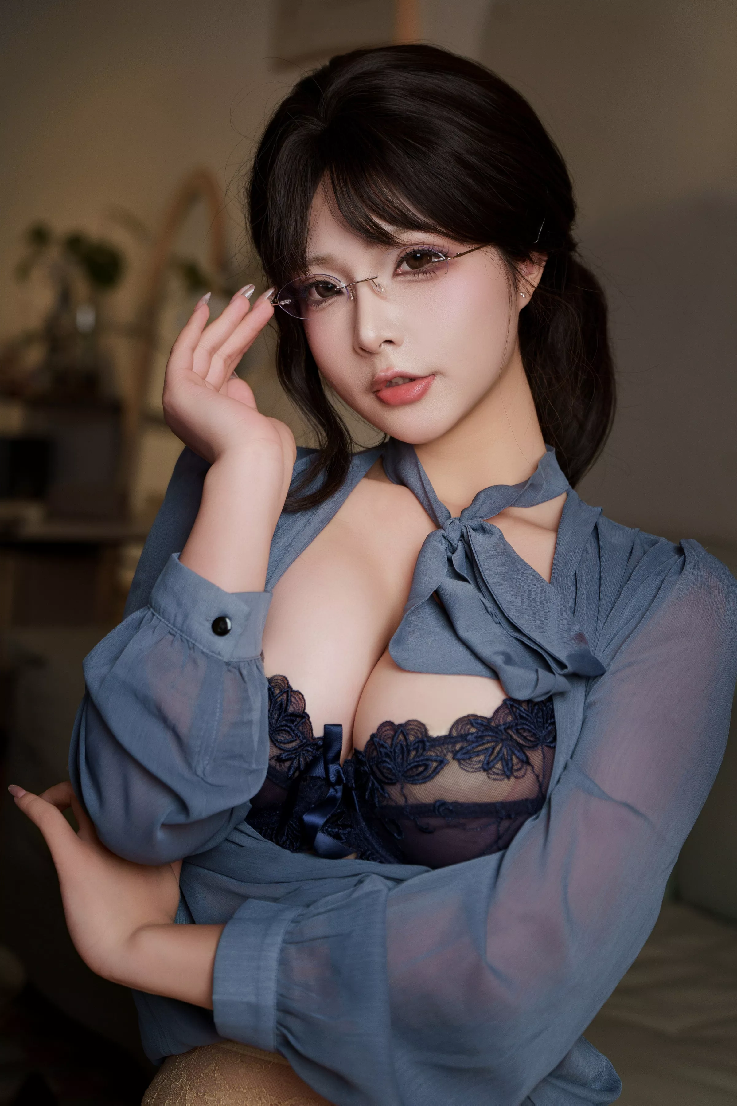 Xgyw.Org_网络美女yuuhui玉汇夜班族主题脱OL制服露黑色蕾丝内衣配肉丝吊袜秀丰腴身姿诱惑写真148P