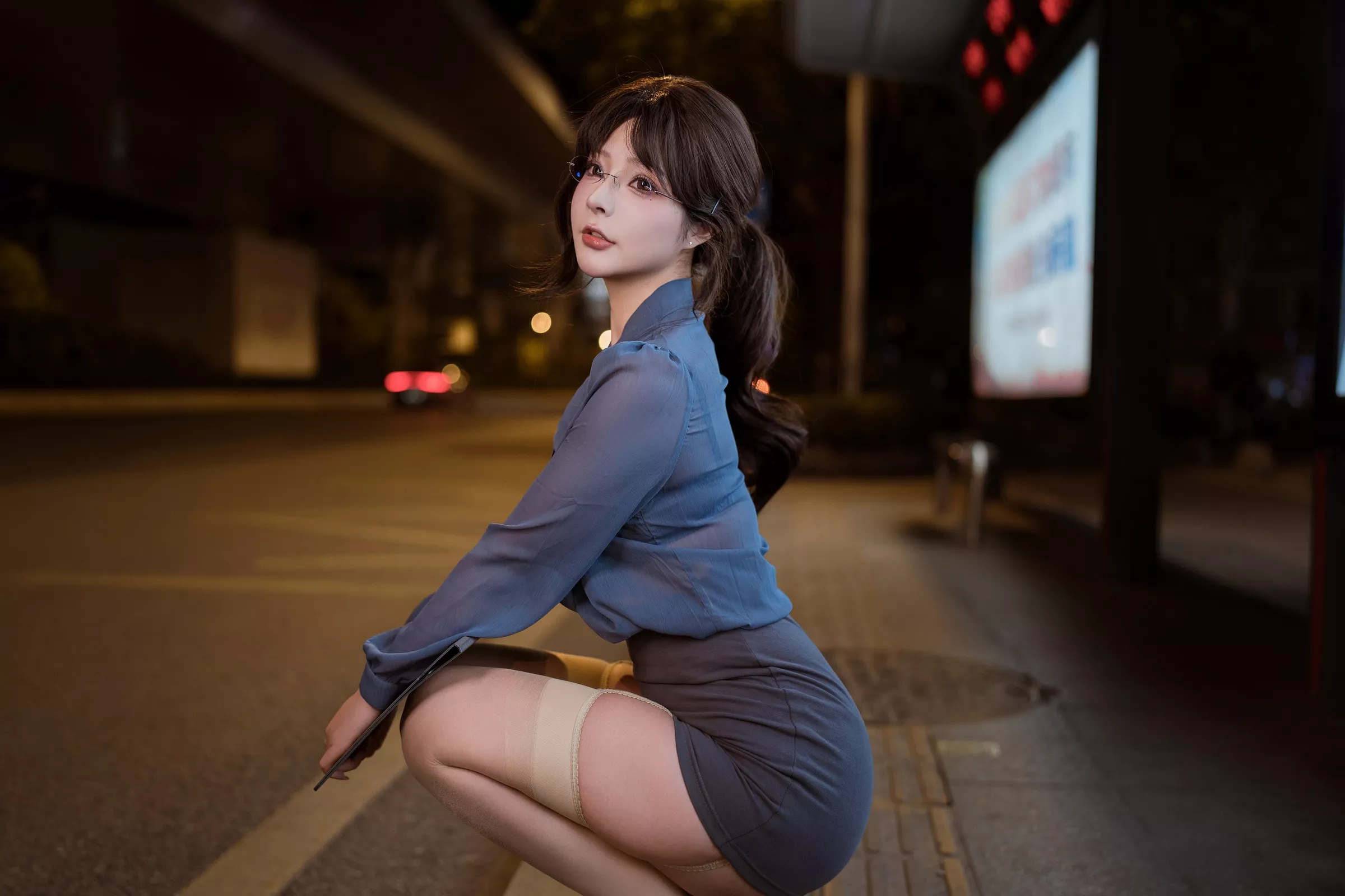 Xgyw.Org_网络美女yuuhui玉汇夜班族主题脱OL制服露黑色蕾丝内衣配肉丝吊袜秀丰腴身姿诱惑写真148P