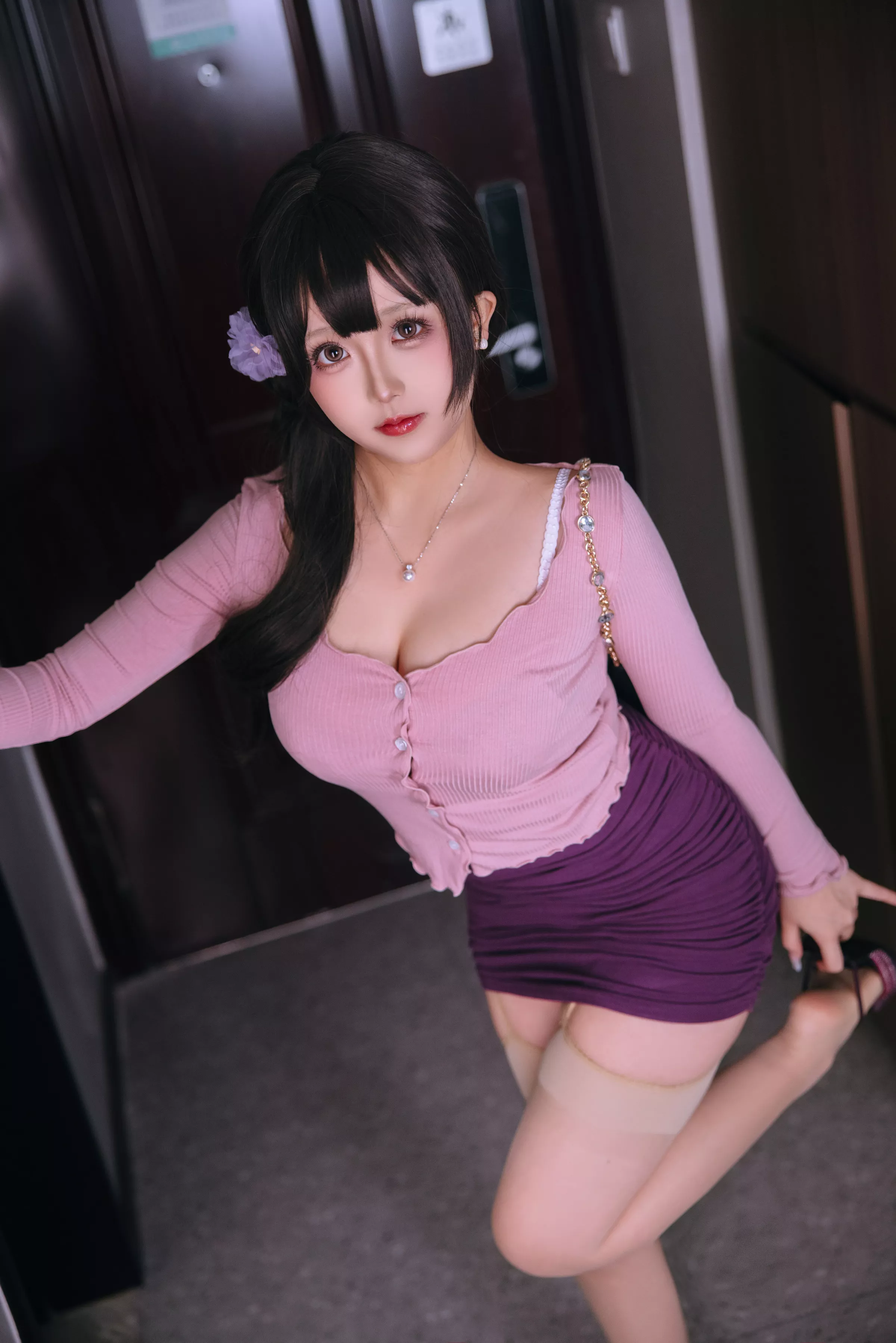 Xgyw.Org_Cosplay美女日奈娇小妈主题私房性感紫色薄纱裙露性感内衣配超薄肉丝秀丰腴身材诱惑写真175P