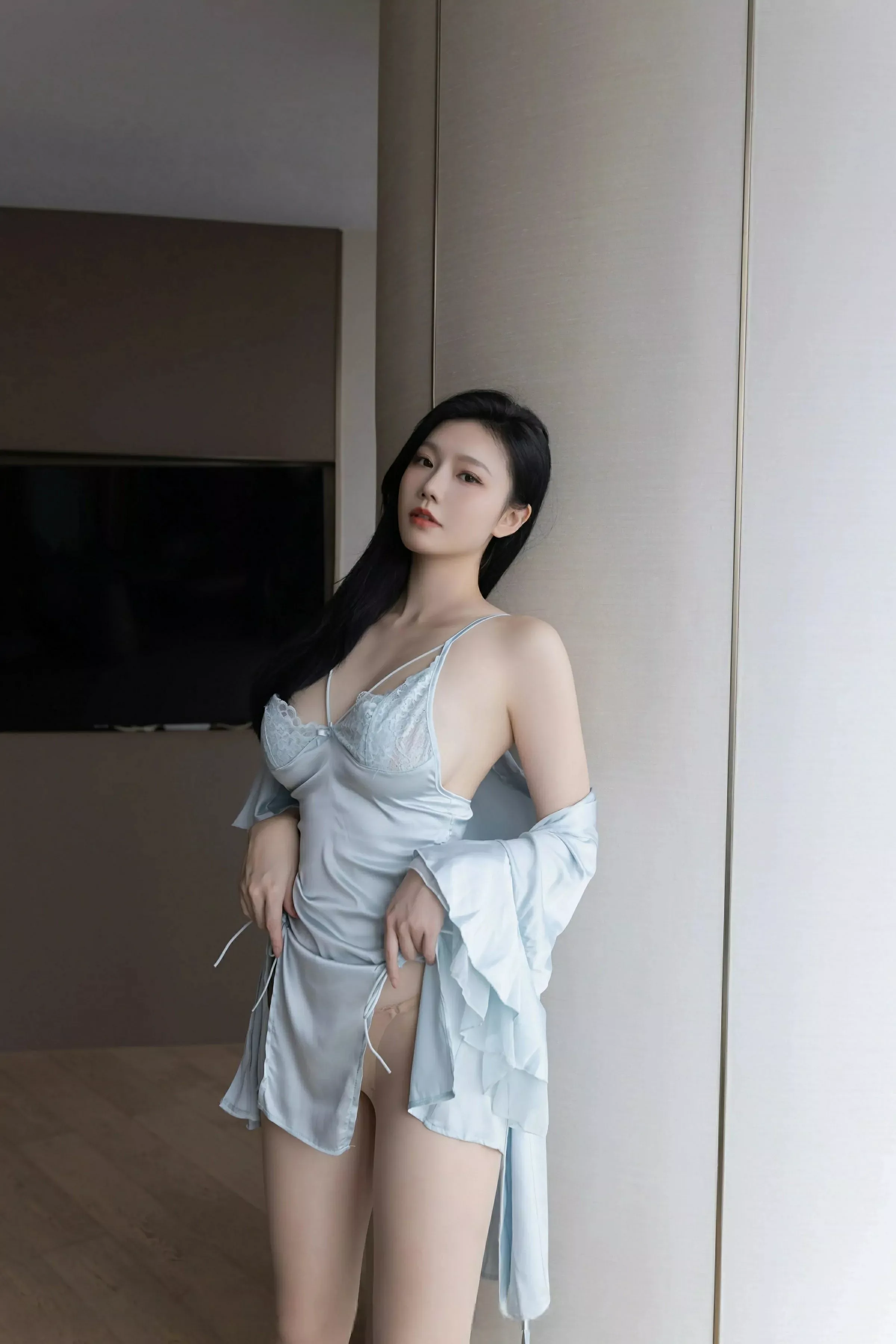 Xgyw.Org_[XiuRen秀人网]No.10390_模特安然anran性感蓝色吊带睡裙配肉色丝袜秀曼妙身姿诱惑写真80P