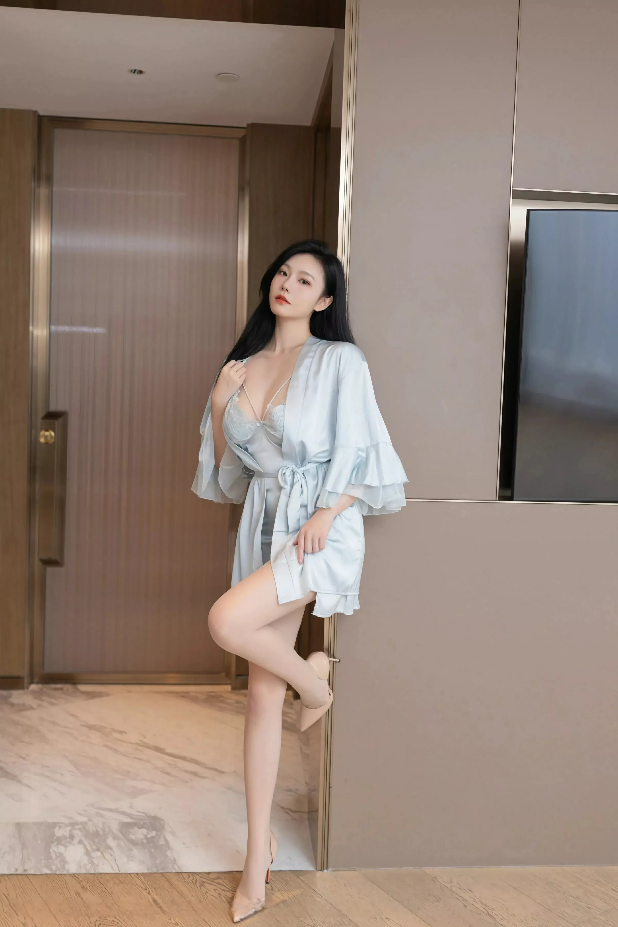 Xgyw.Org_[XiuRen秀人网]No.10390_模特安然anran性感蓝色吊带睡裙配肉色丝袜秀曼妙身姿诱惑写真80P