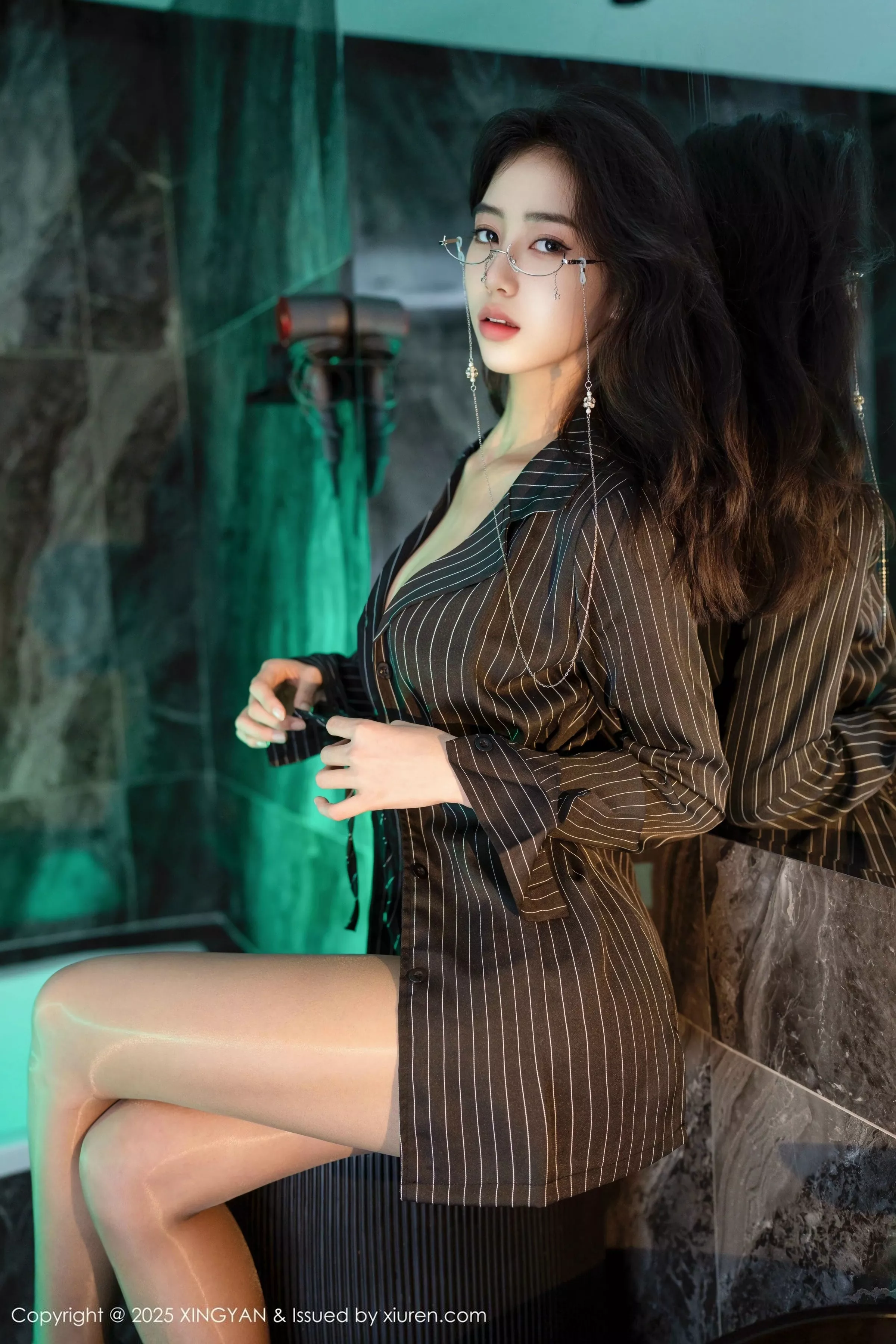 Xgyw.Org_[XINGYAN星颜社]VOL.356_模特时安安性感黑色衬衫配超薄无内黑丝秀柔美身姿诱惑写真76P