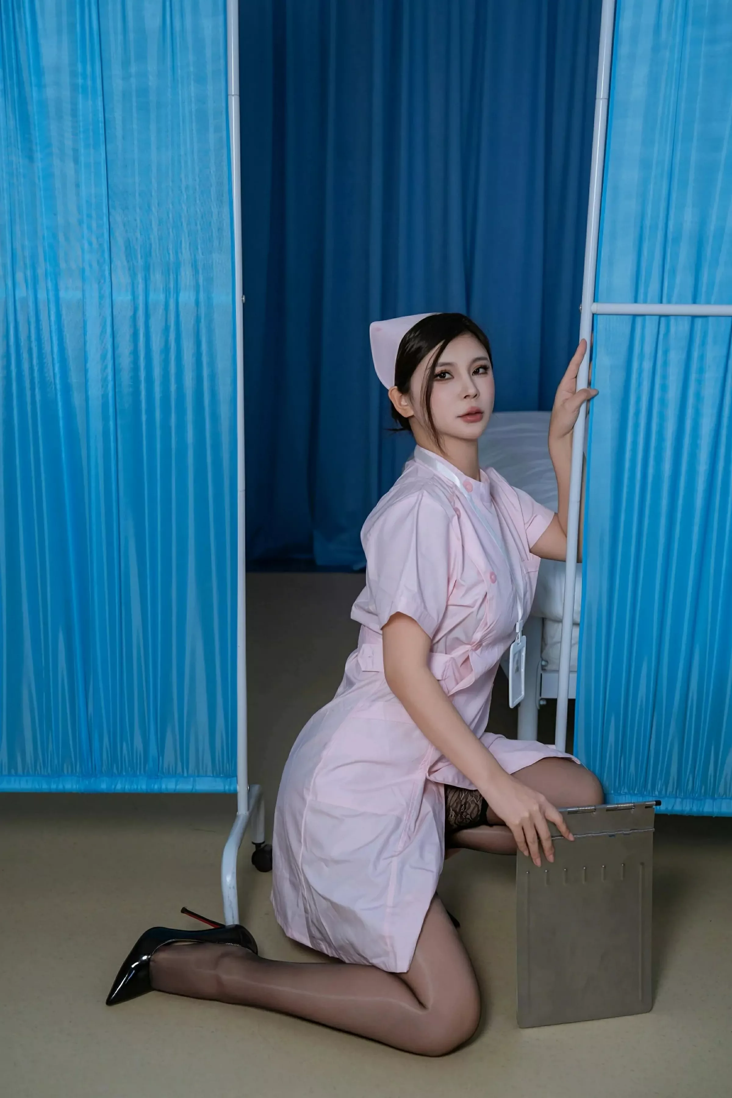 Xgyw.Org_[XiuRen秀人网]No.10408_模特小蛮妖Yummy粉色护士服露黑色情趣内衣配黑丝吊袜诱惑写真87P