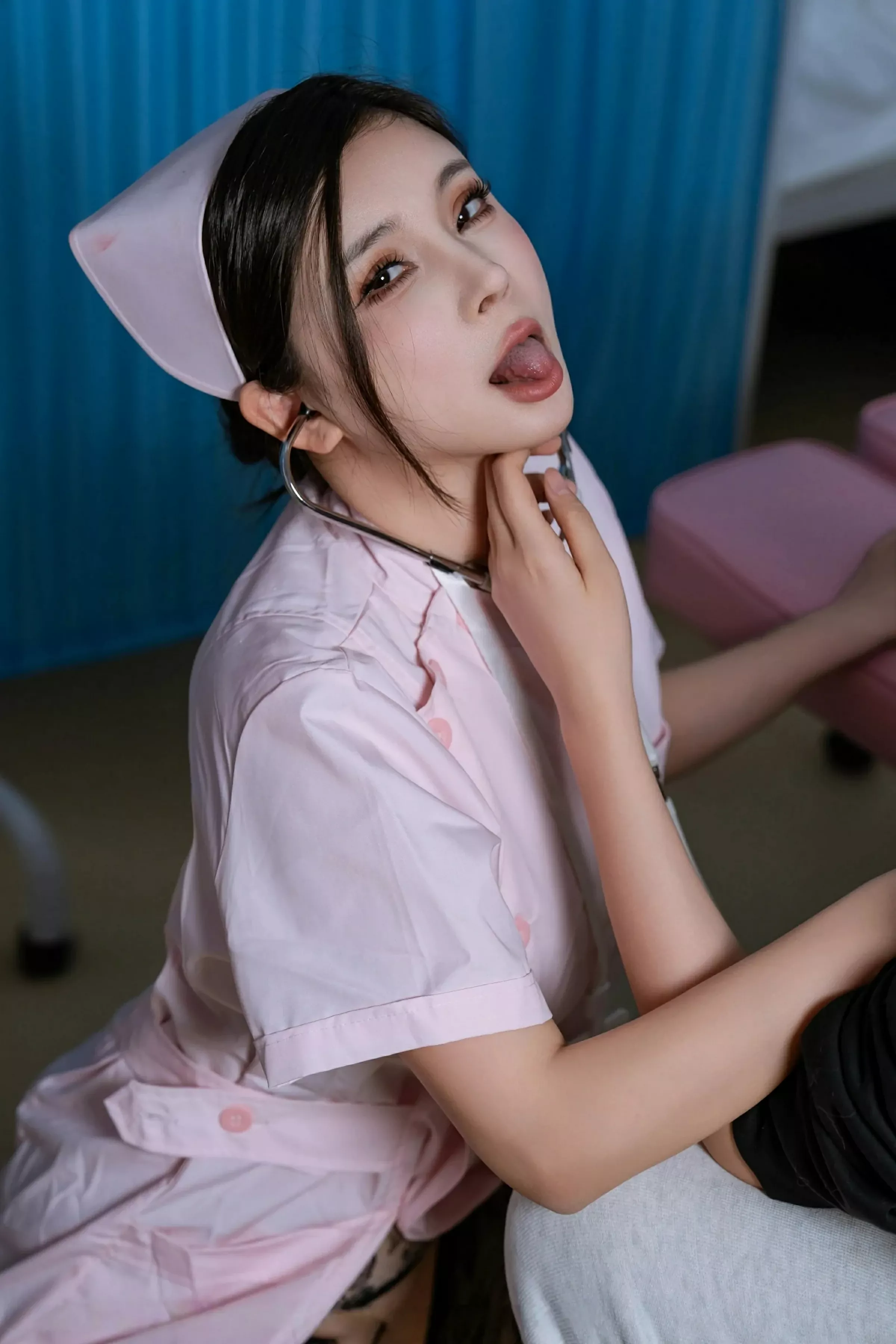 Xgyw.Org_[XiuRen秀人网]No.10408_模特小蛮妖Yummy粉色护士服露黑色情趣内衣配黑丝吊袜诱惑写真87P
